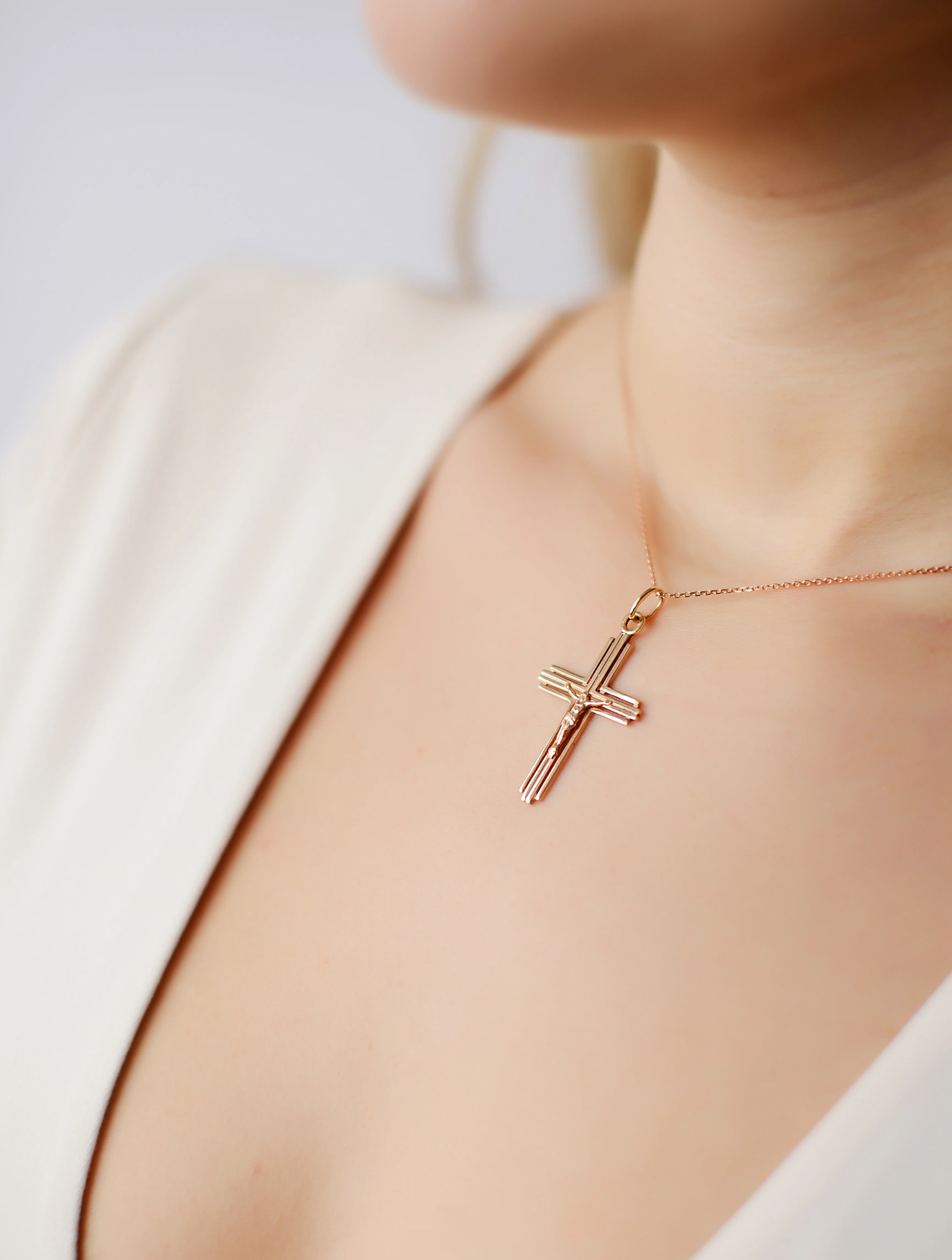 14K/585 Rose Gold Cross - Image 2