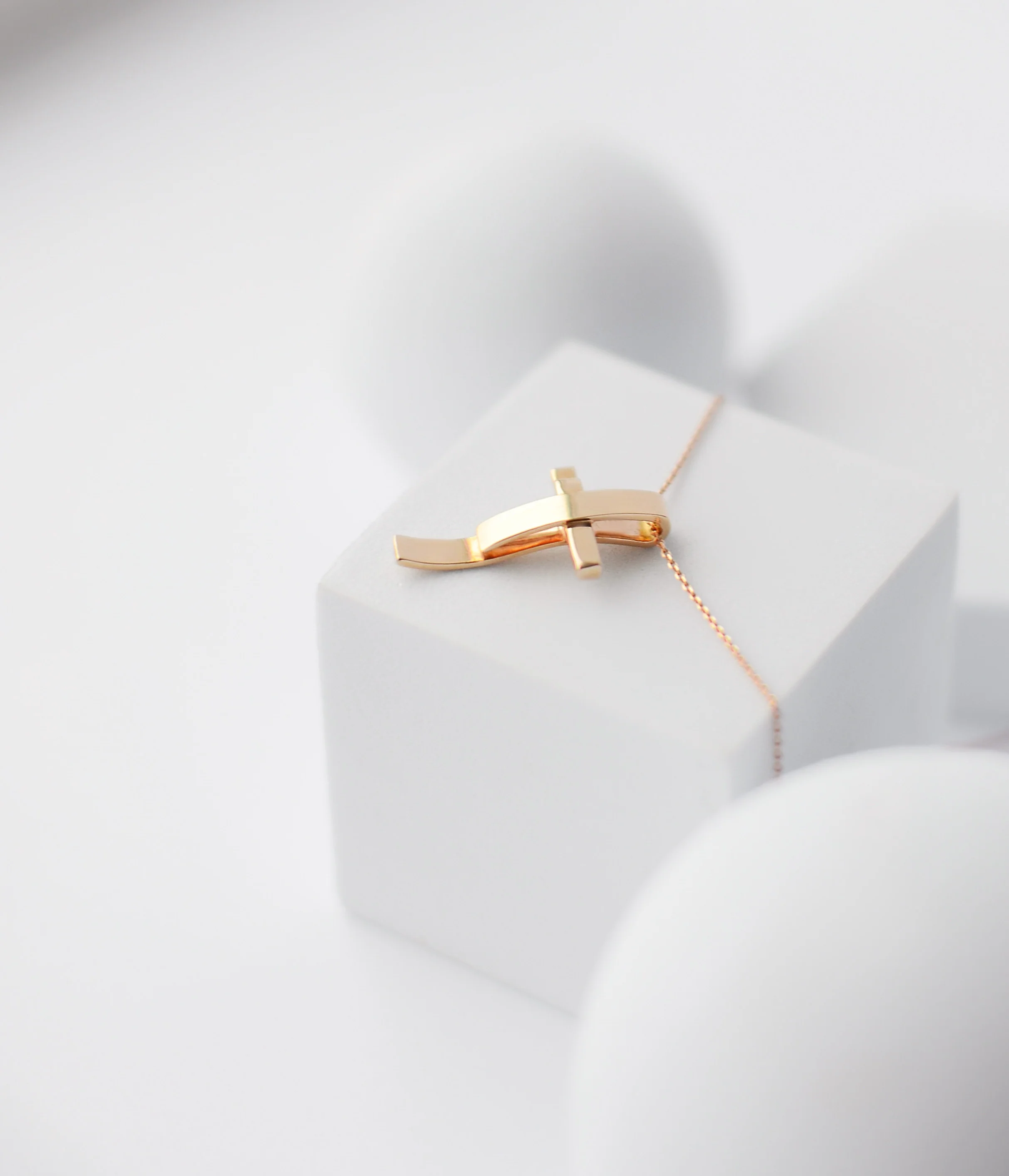 14K/585 Rose Gold Cross - Image 3