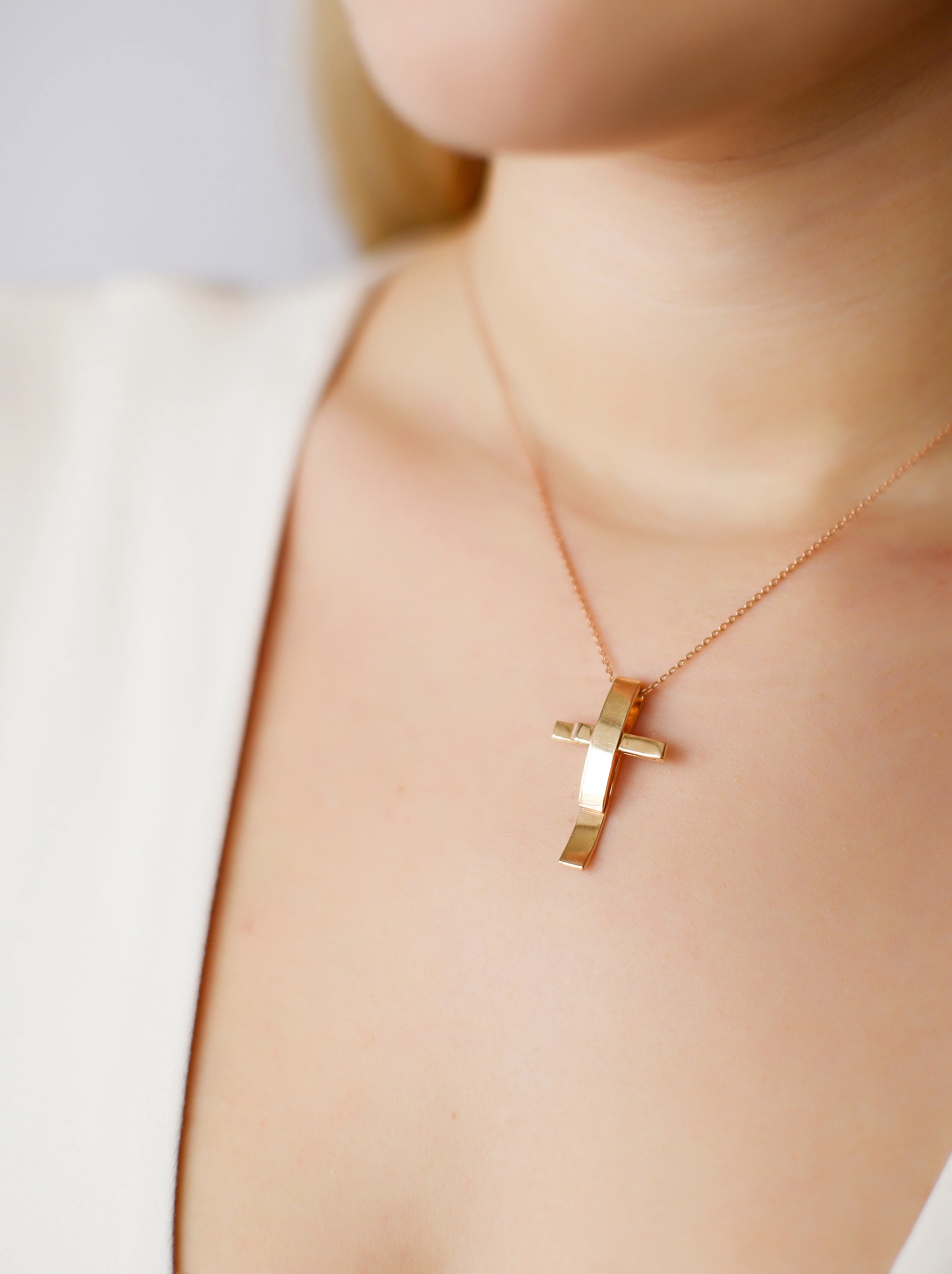 14K/585 Rose Gold Cross - Image 4