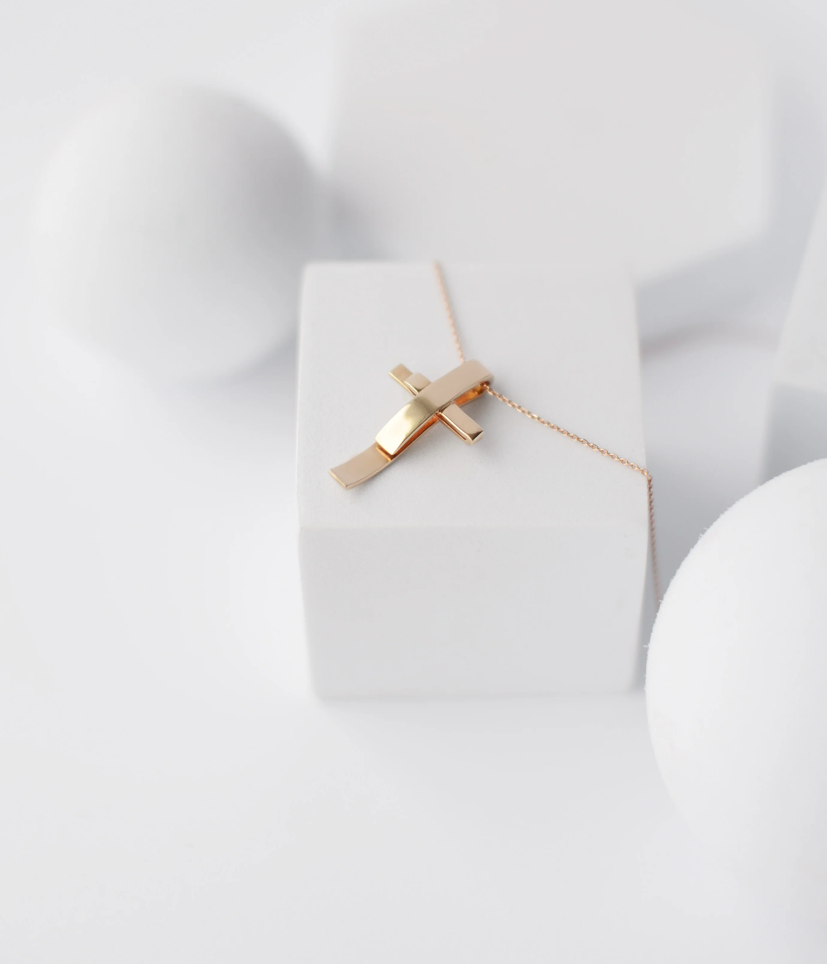 14K/585 Rose Gold Cross - Image 5