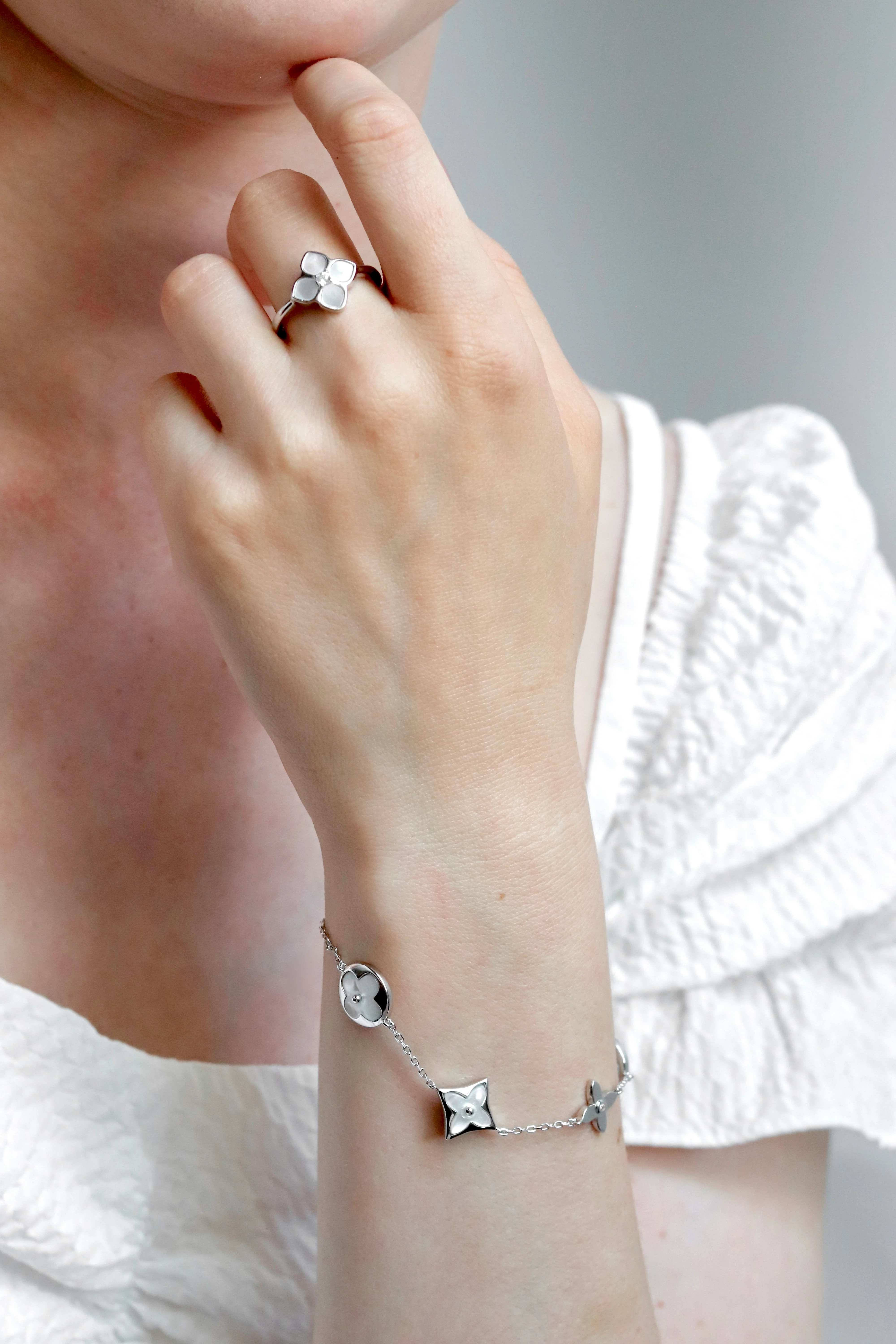 925 Sterling Silver Clover Ring with Mother of Pearl and Cubic Zirconia - Image 10