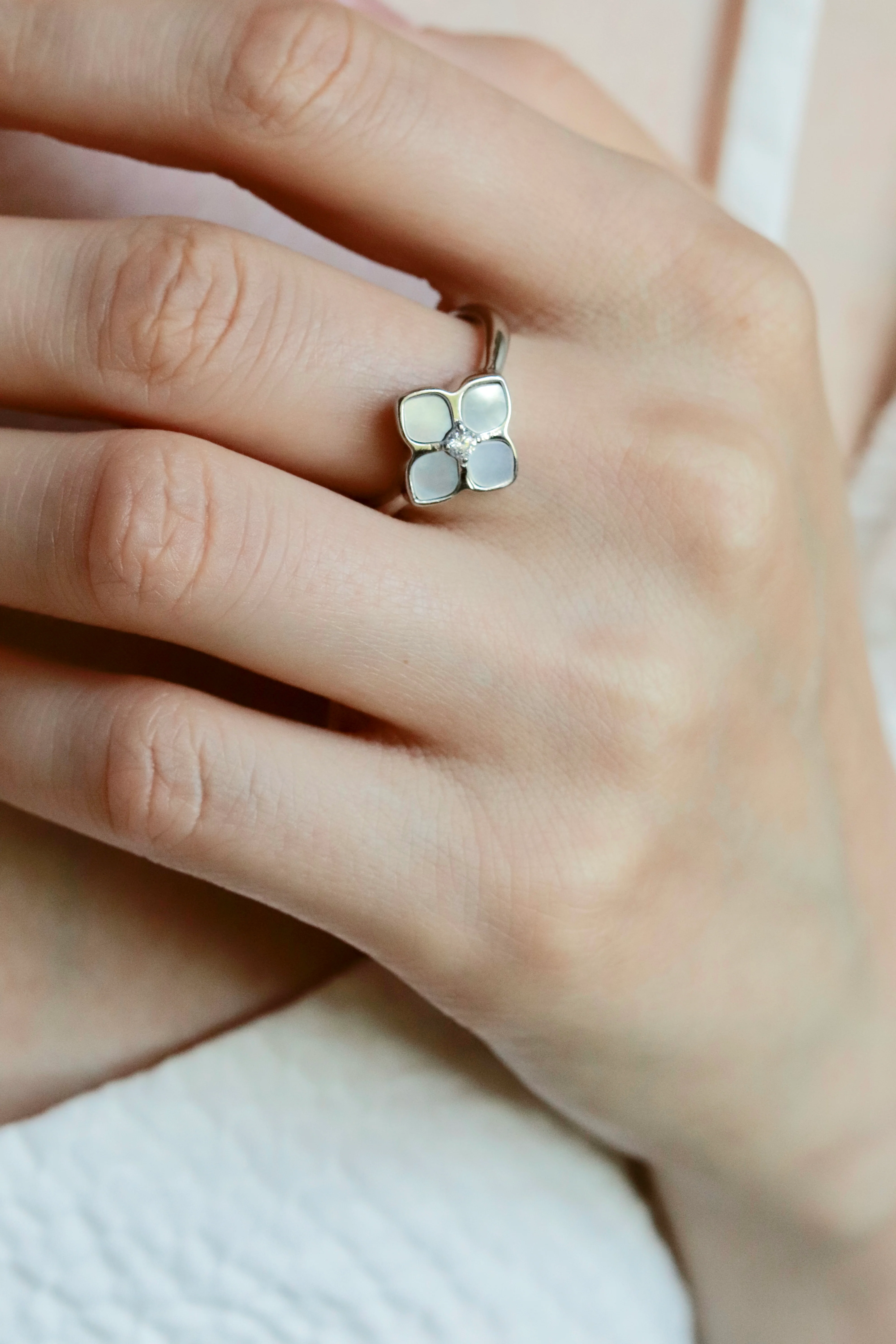 925 Sterling Silver Clover Ring with Mother of Pearl and Cubic Zirconia - Image 2