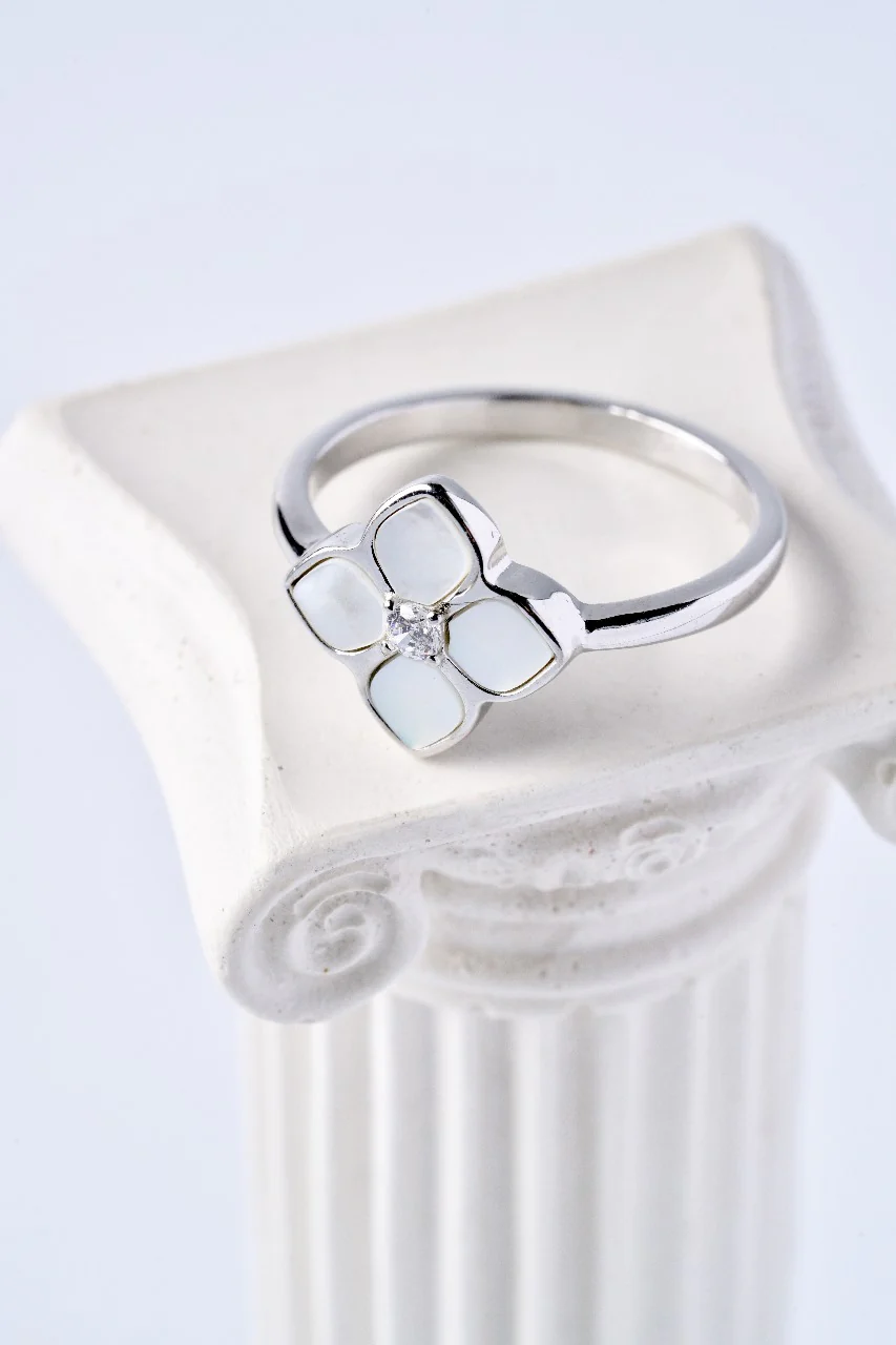 925 Sterling Silver Clover Ring with Mother of Pearl and Cubic Zirconia - Image 6