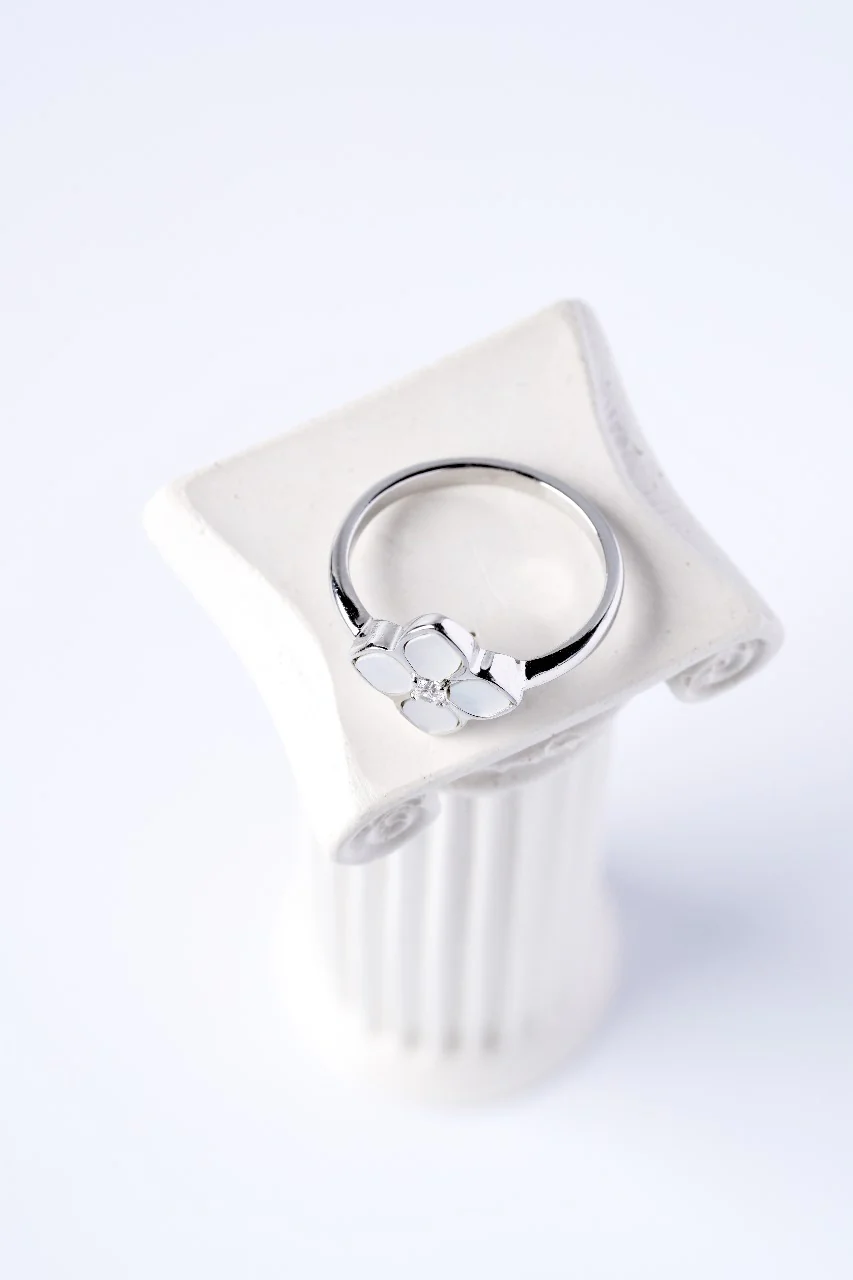 925 Sterling Silver Clover Ring with Mother of Pearl and Cubic Zirconia - Image 7