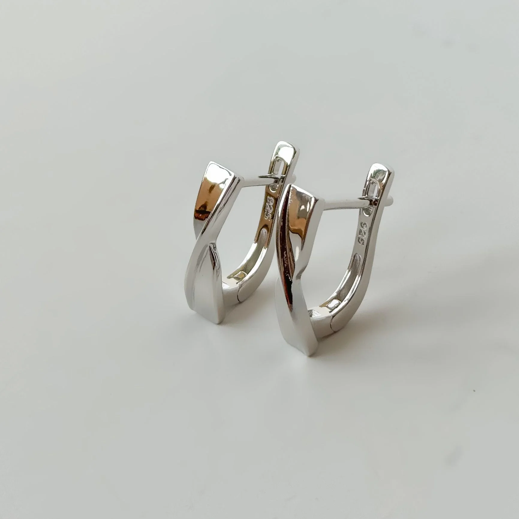 925 Sterling Silver Lever Back Earrings - Image 3