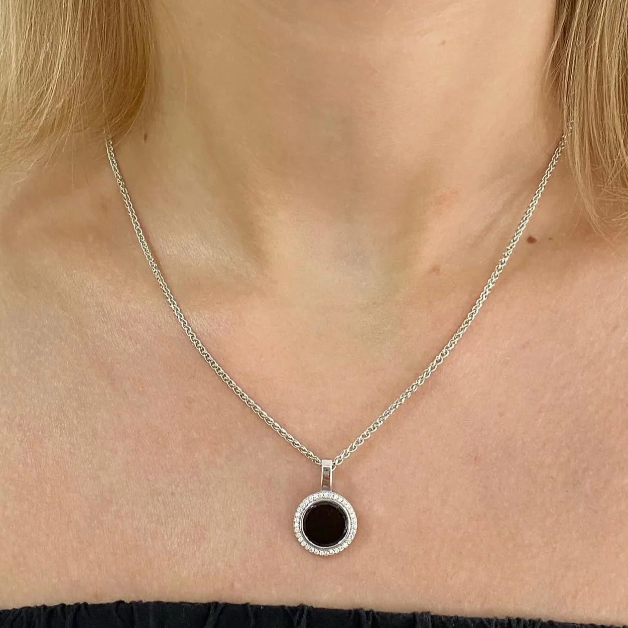 925 Sterling Silver Pendant with Onyx and Cubic Zirconia - Image 2