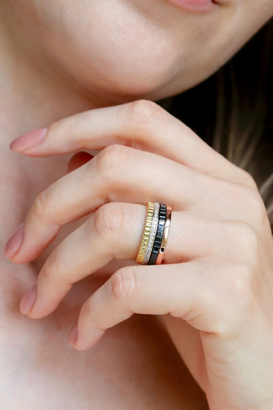 925 Sterling Silver Ring with Rose,Yellow Gold Plated Details, Black Ceramic and Cubic Zirconia - Image 2