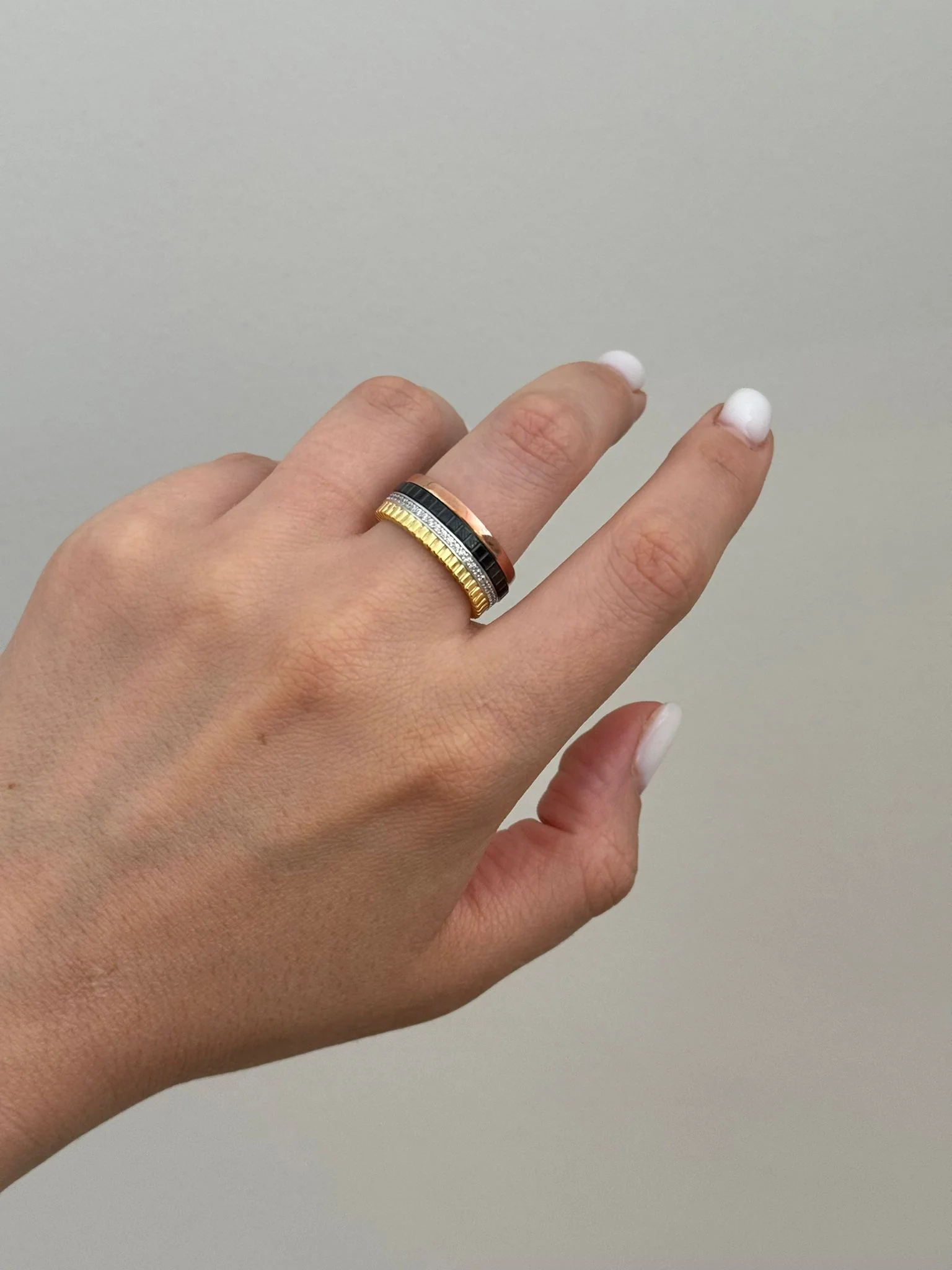 925 Sterling Silver Ring with Rose,Yellow Gold Plated Details, Black Ceramic and Cubic Zirconia - Image 3