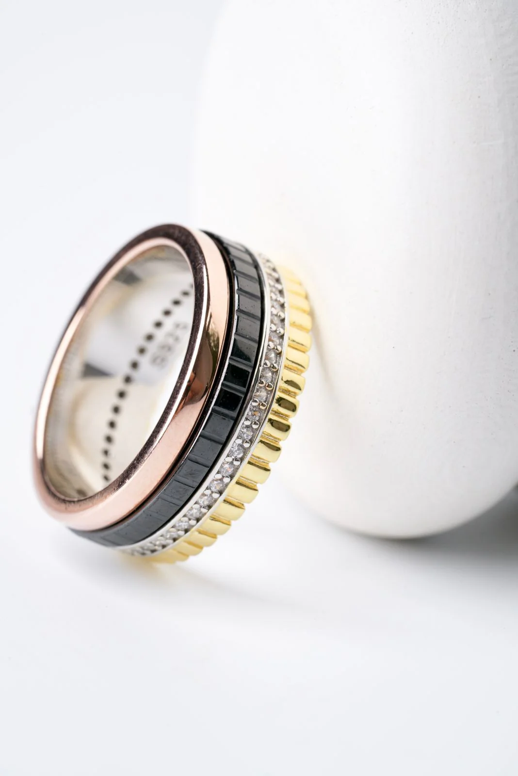 925 Sterling Silver Ring with Rose,Yellow Gold Plated Details, Black Ceramic and Cubic Zirconia - Image 4