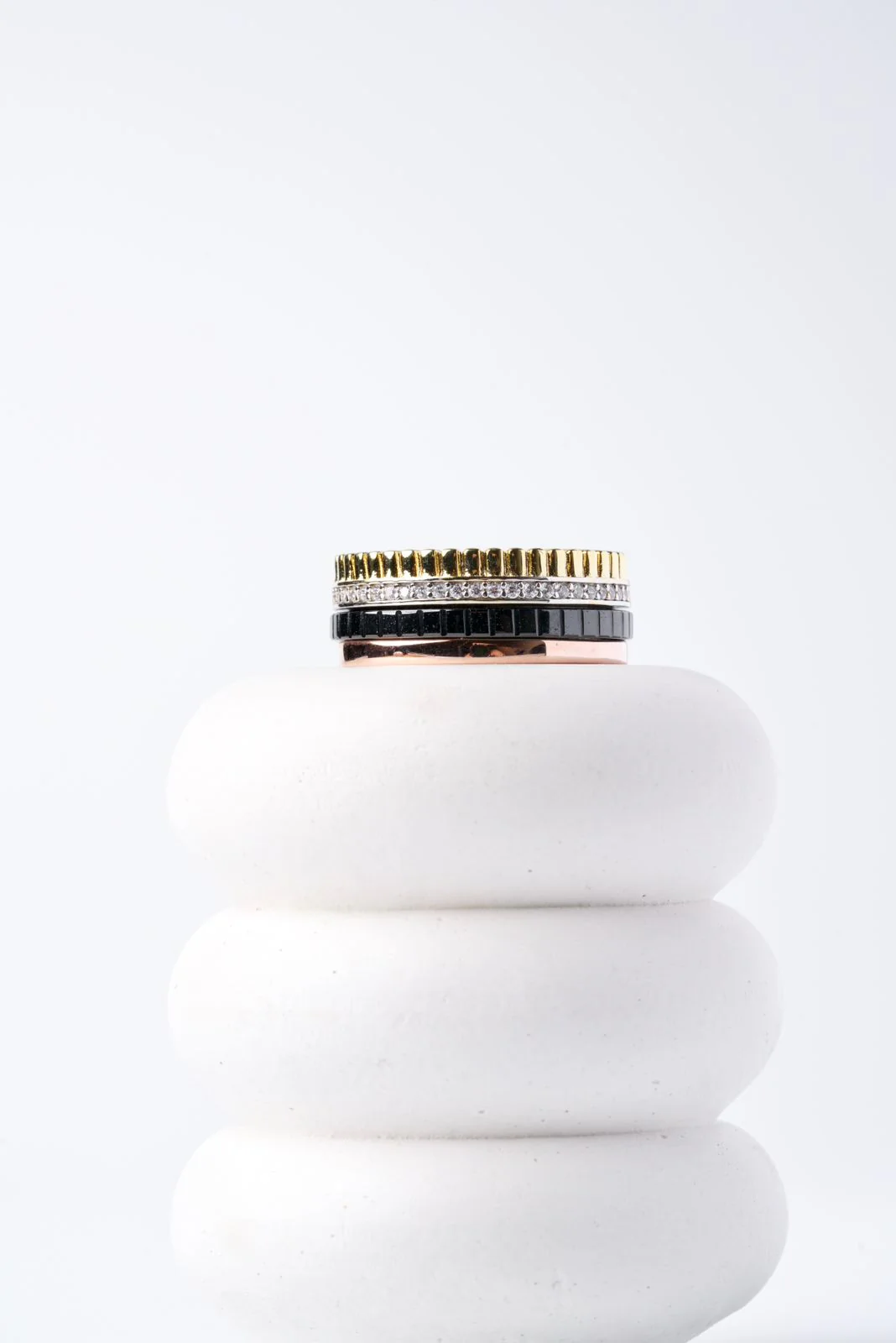 925 Sterling Silver Ring with Rose,Yellow Gold Plated Details, Black Ceramic and Cubic Zirconia - Image 8