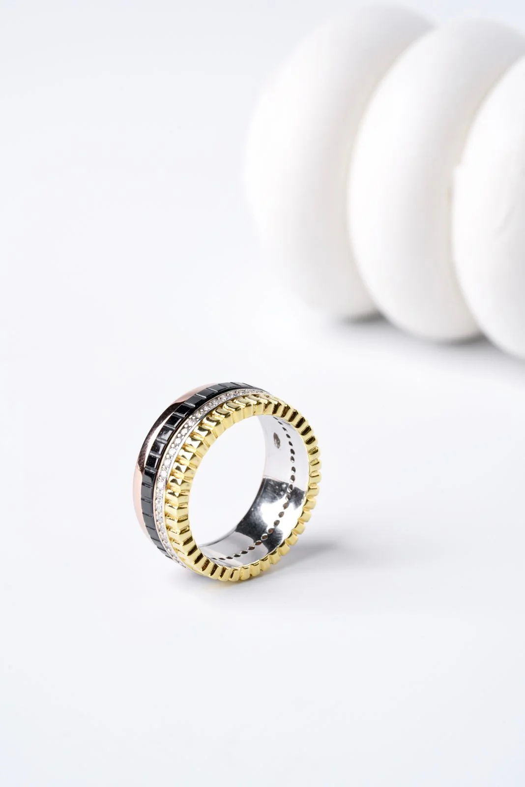 925 Sterling Silver Ring with Rose,Yellow Gold Plated Details, Black Ceramic and Cubic Zirconia - Image 9