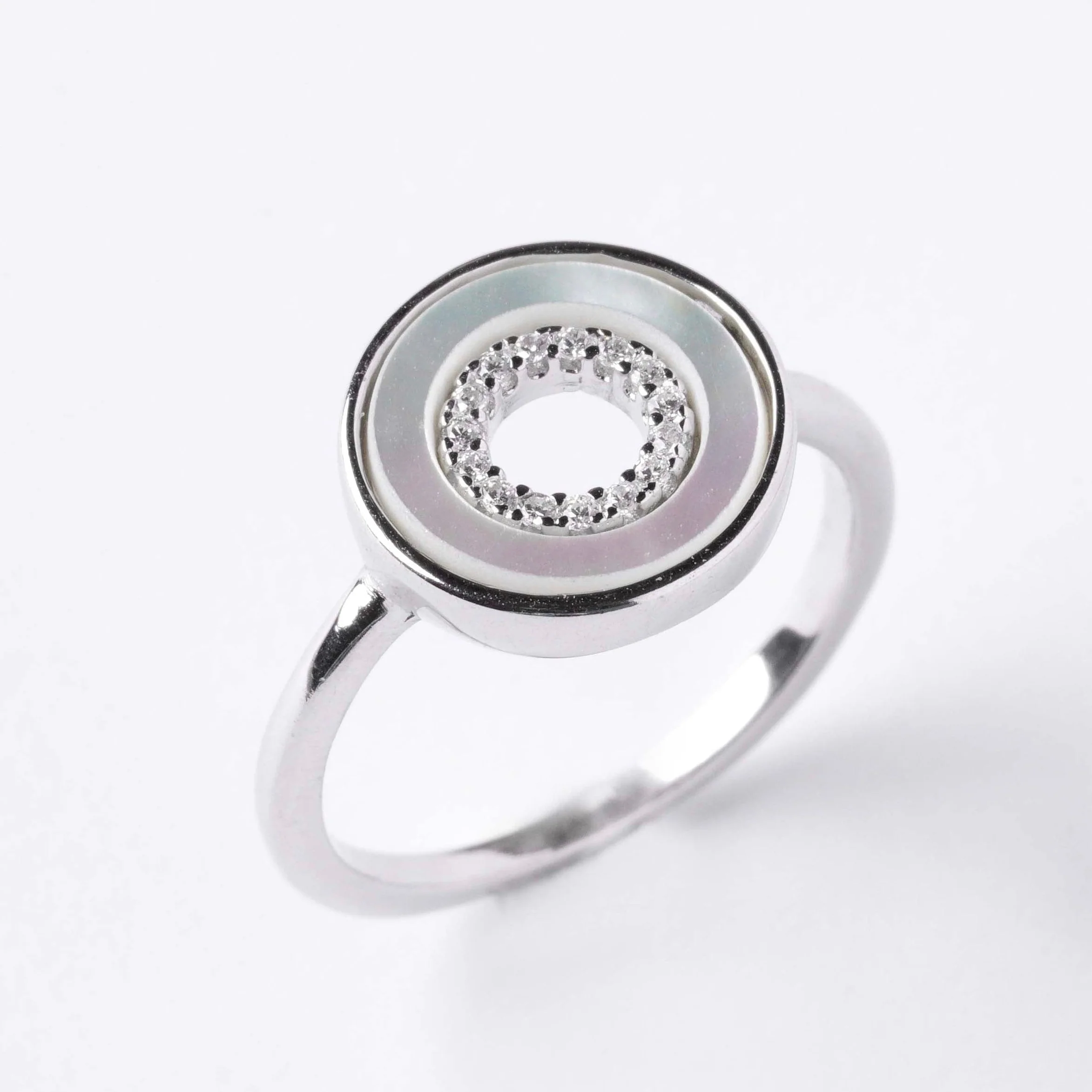 925 Sterling Silver Ring with Mother of Pearl and Cubic Zirconia - Image 3