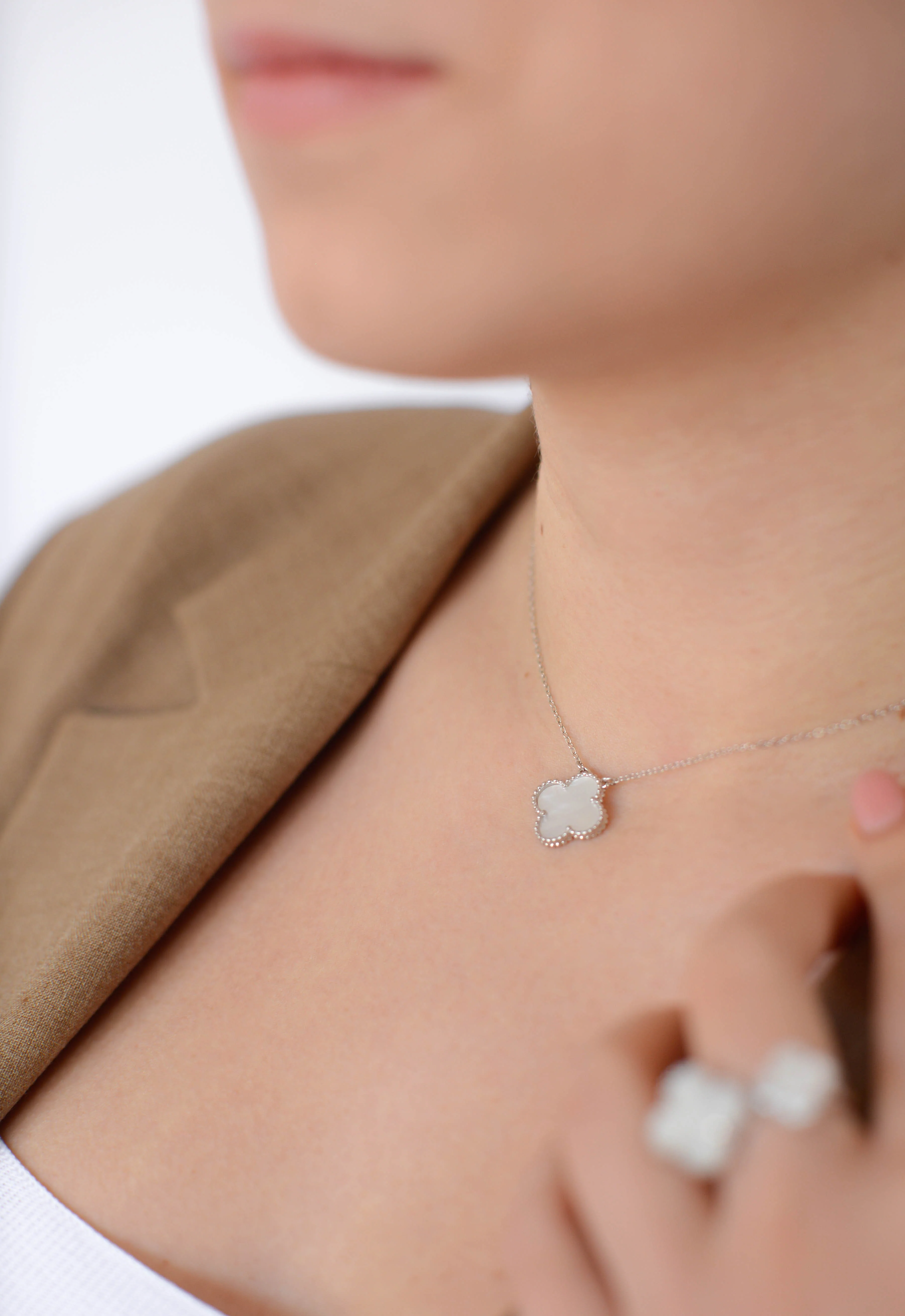 925 Sterling Silver Necklace "Clover" with Mother of Pearl - Image 2