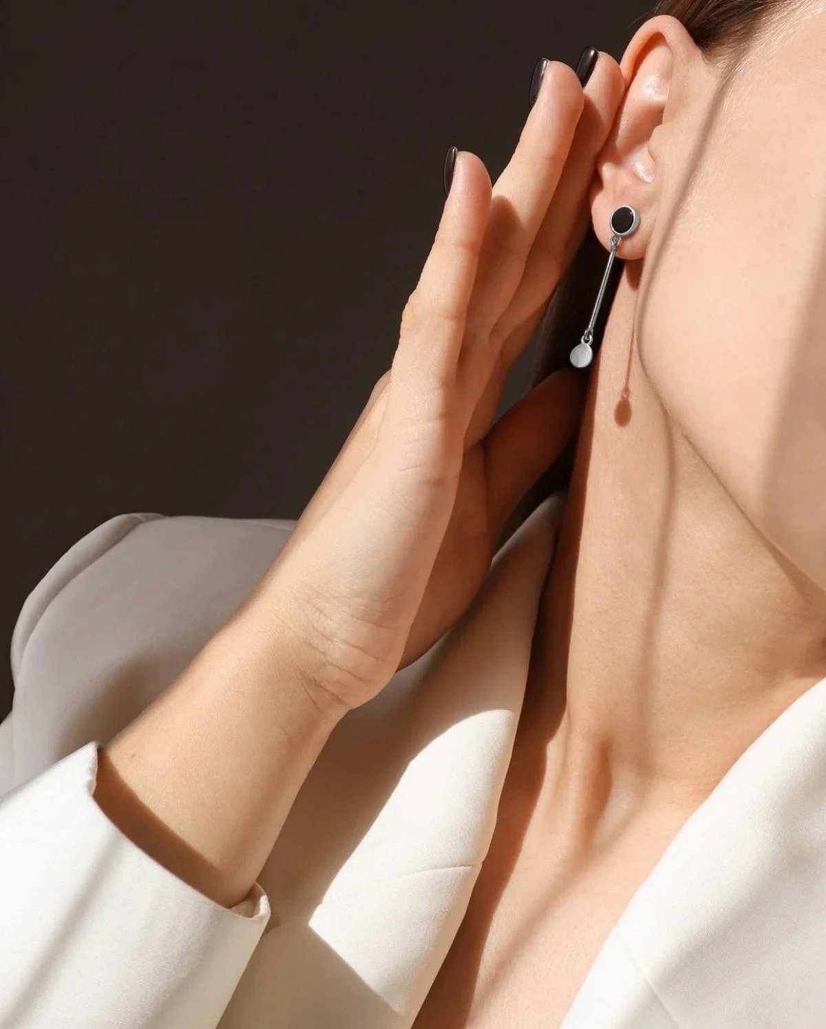 Drop Earrings with Onyx in 14K/585 White Gold - Image 2