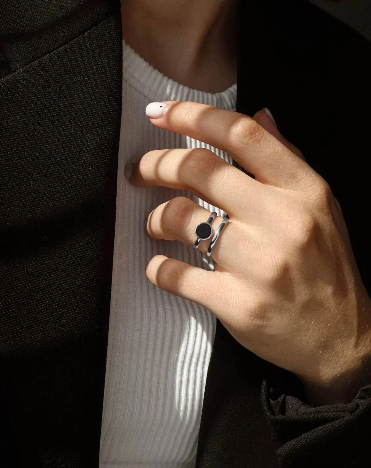 Ring in 14K/585 White Gold with Onyx - Image 2