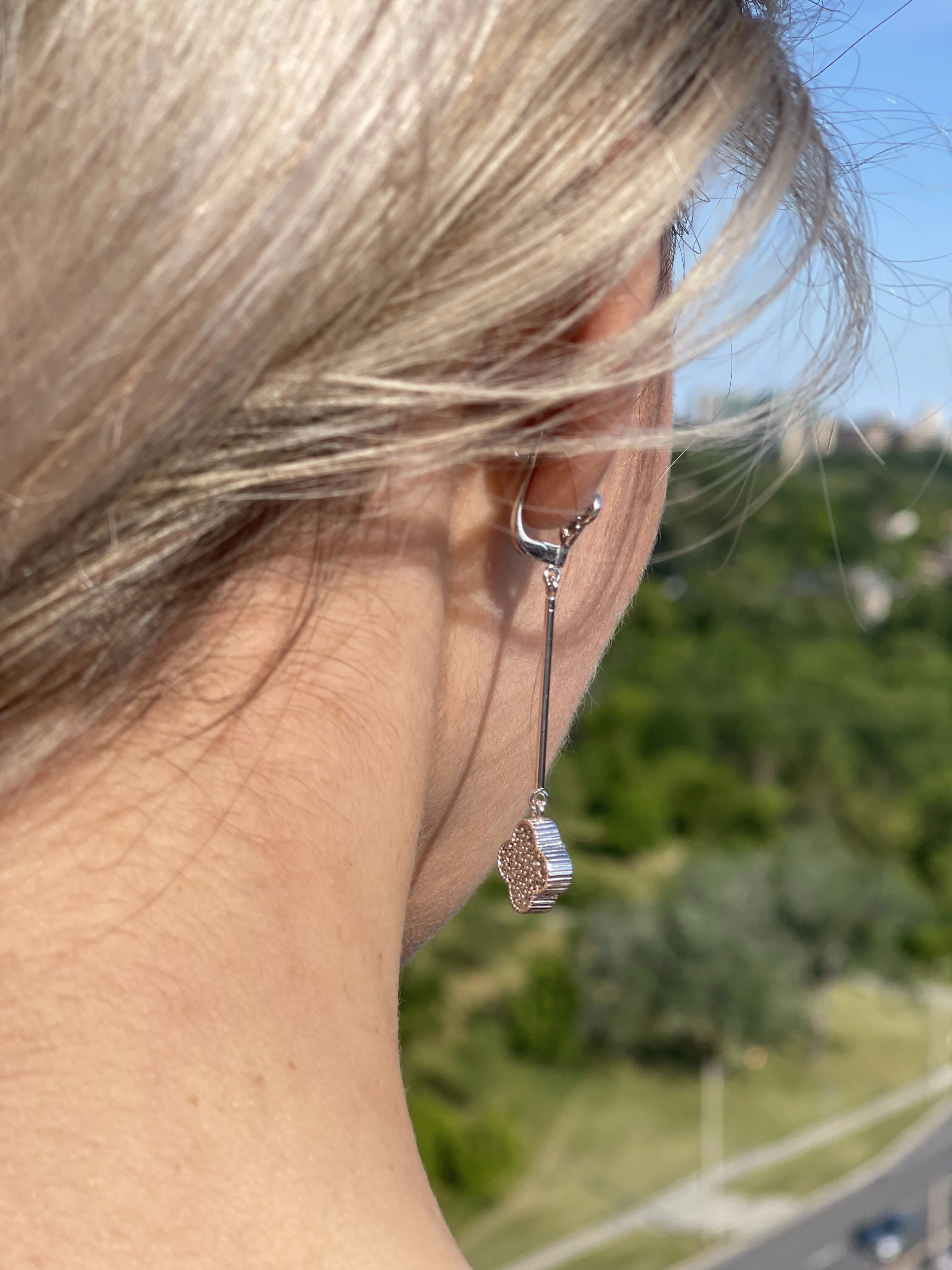 Drop Earrings Clover in 14K/585 White Gold with Black Enamel and Cubic Zirconia - Image 3