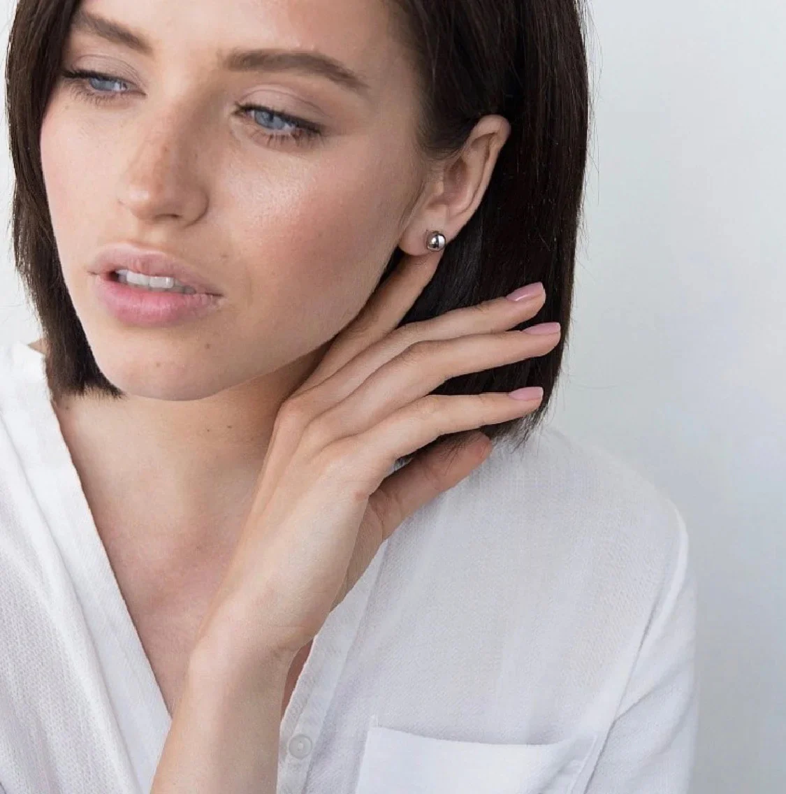 Classic Ball Earrings in 14K/585 White Gold - Image 2