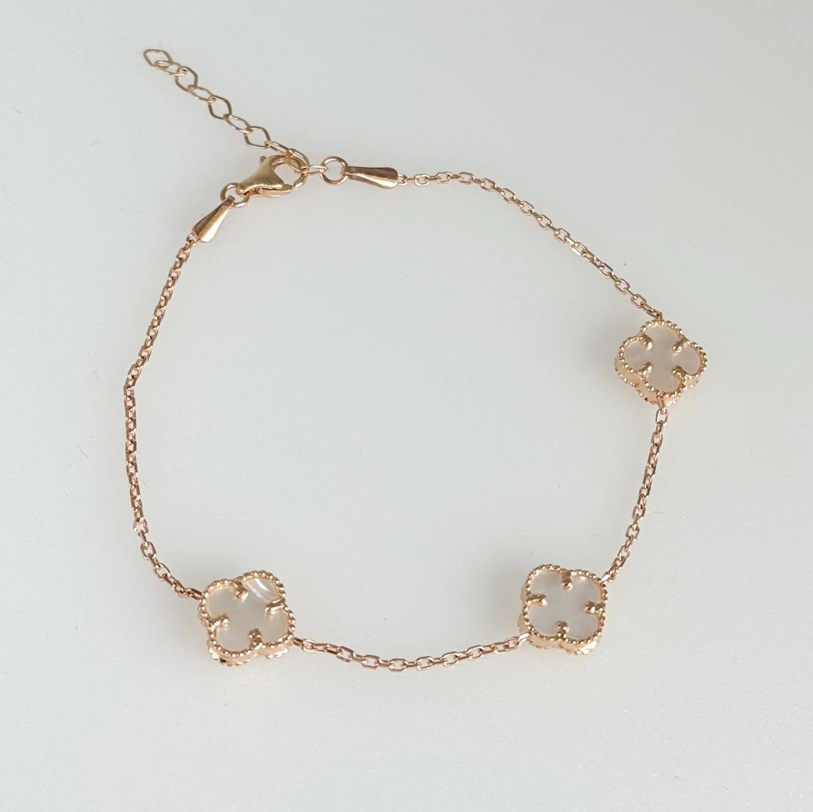 Clover Bracelet in 14K/585 Rose Gold with Mother of Pearl - Image 3
