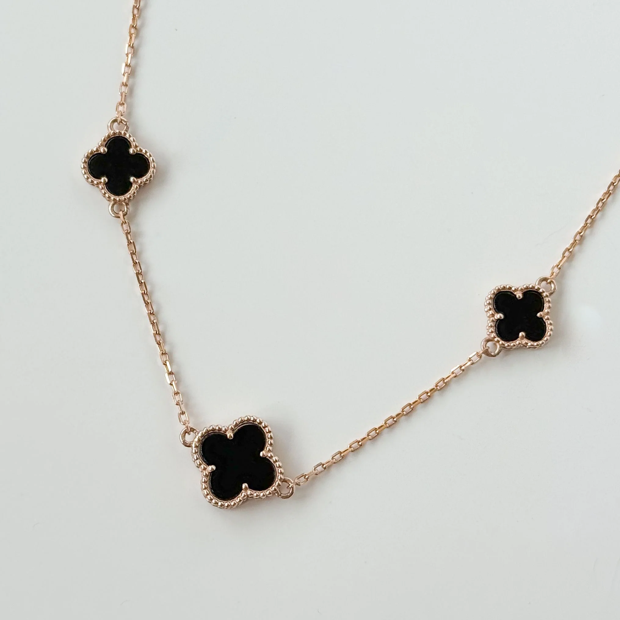 Clover Necklace in 14K/585 Rose Gold with Onyx