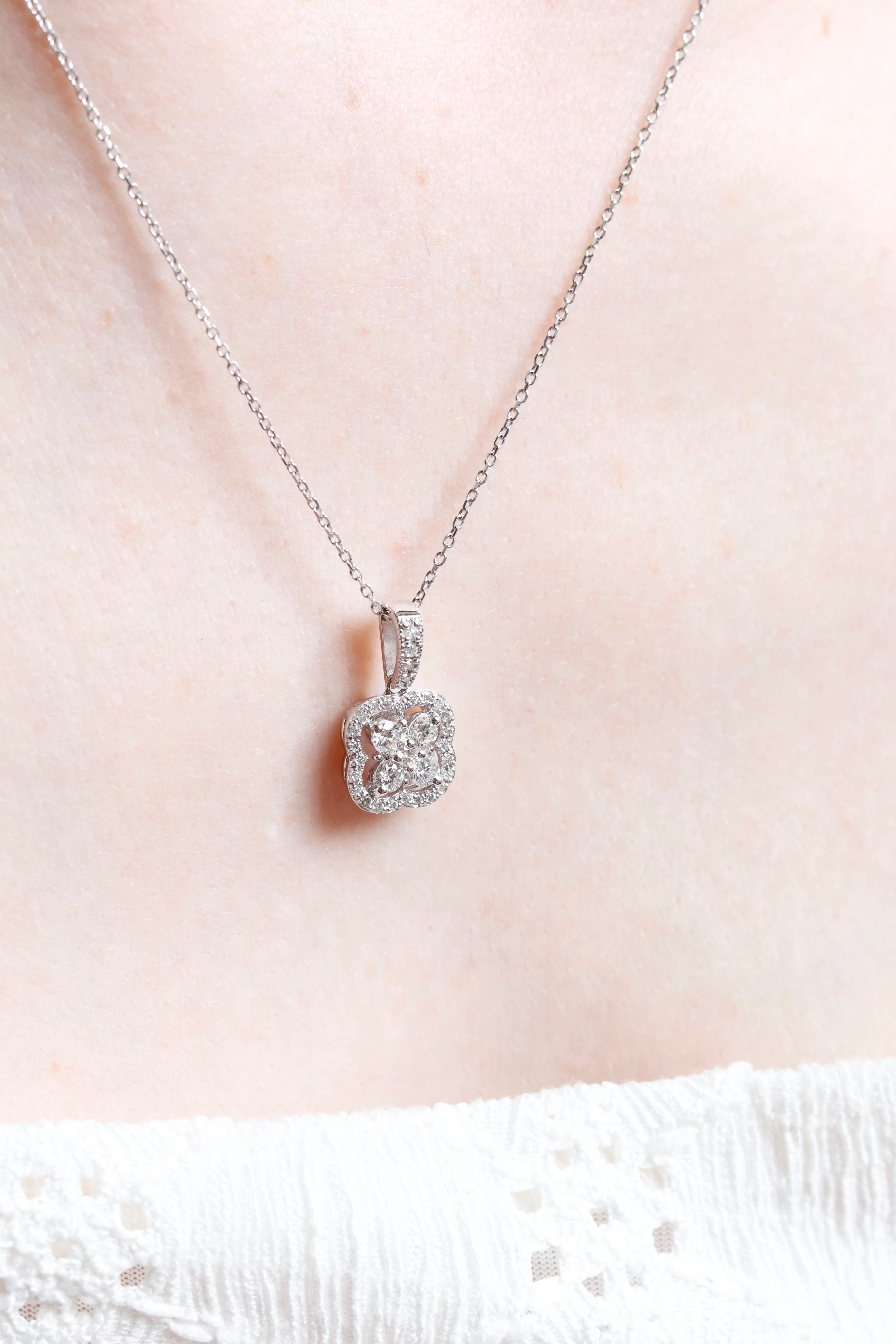 Clover Necklace in 14K/585 White Gold with Diamonds - Image 2
