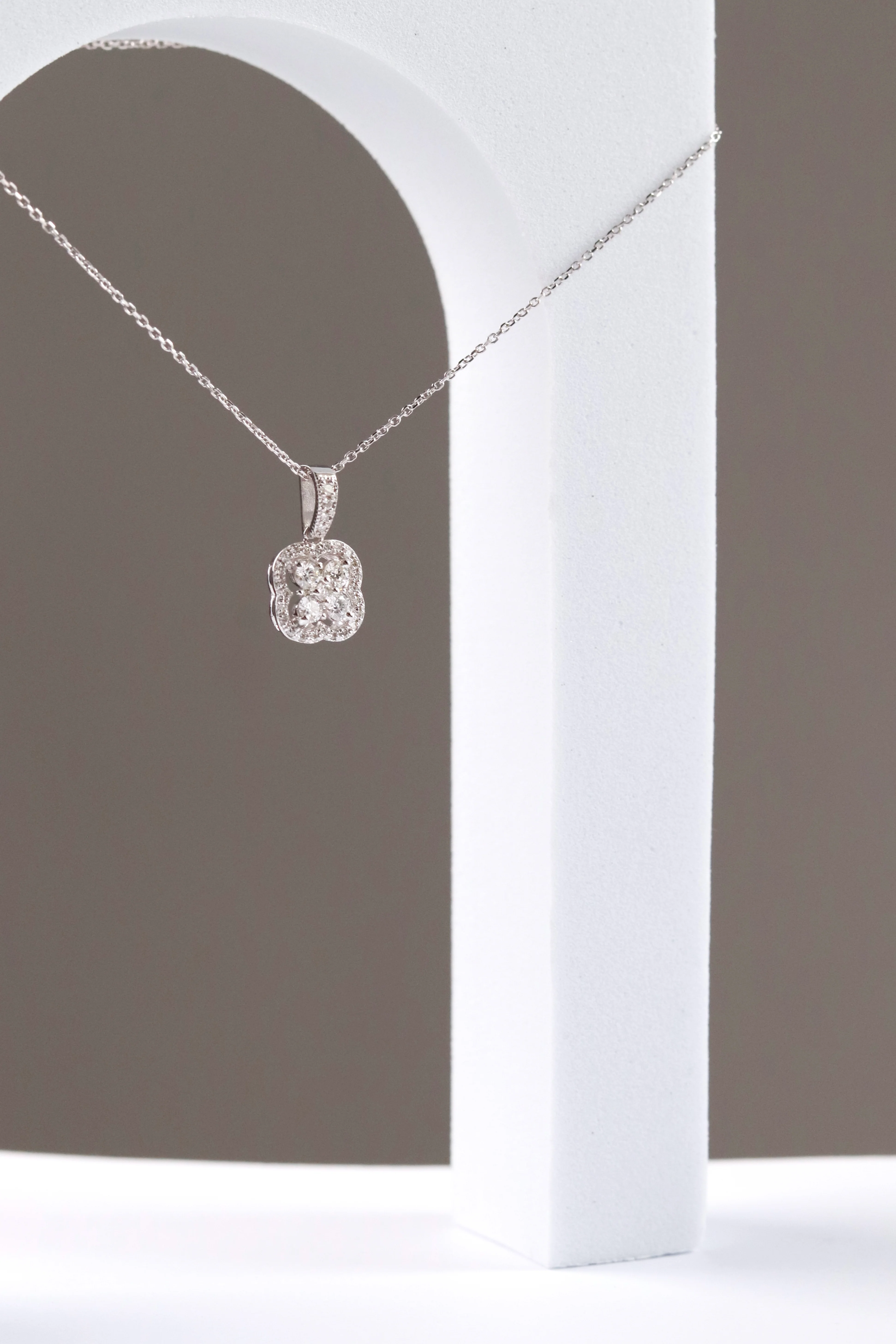 Clover Necklace in 14K/585 White Gold with Diamonds - Image 3