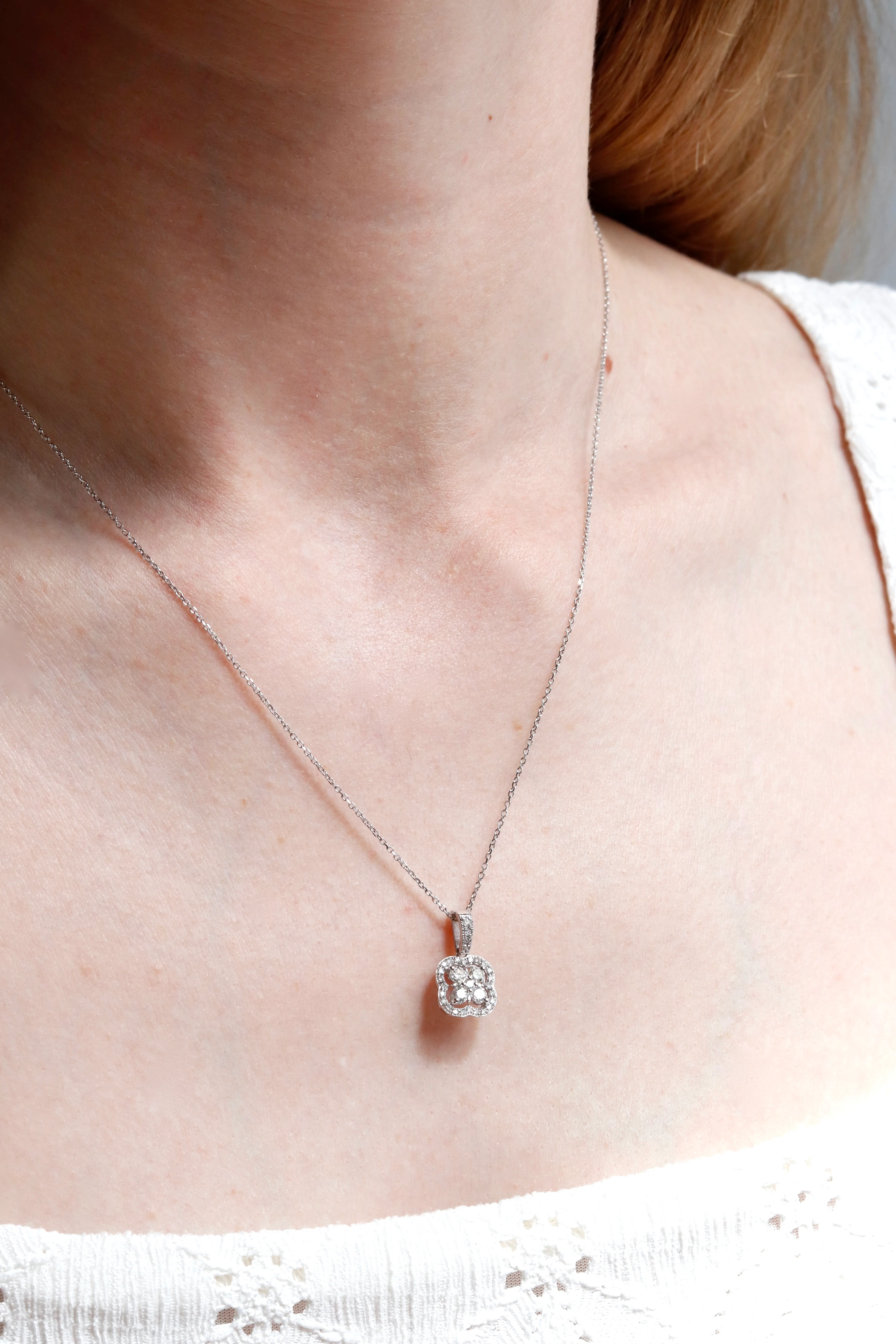 Clover Necklace in 14K/585 White Gold with Diamonds - Image 4