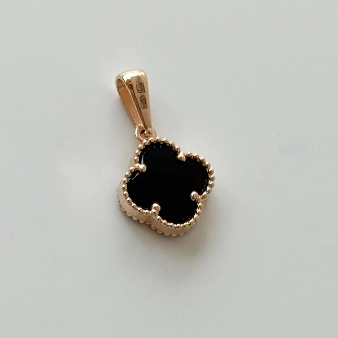 Clover Pendant in 14K/585 Rose Gold with Onyx - Image 2