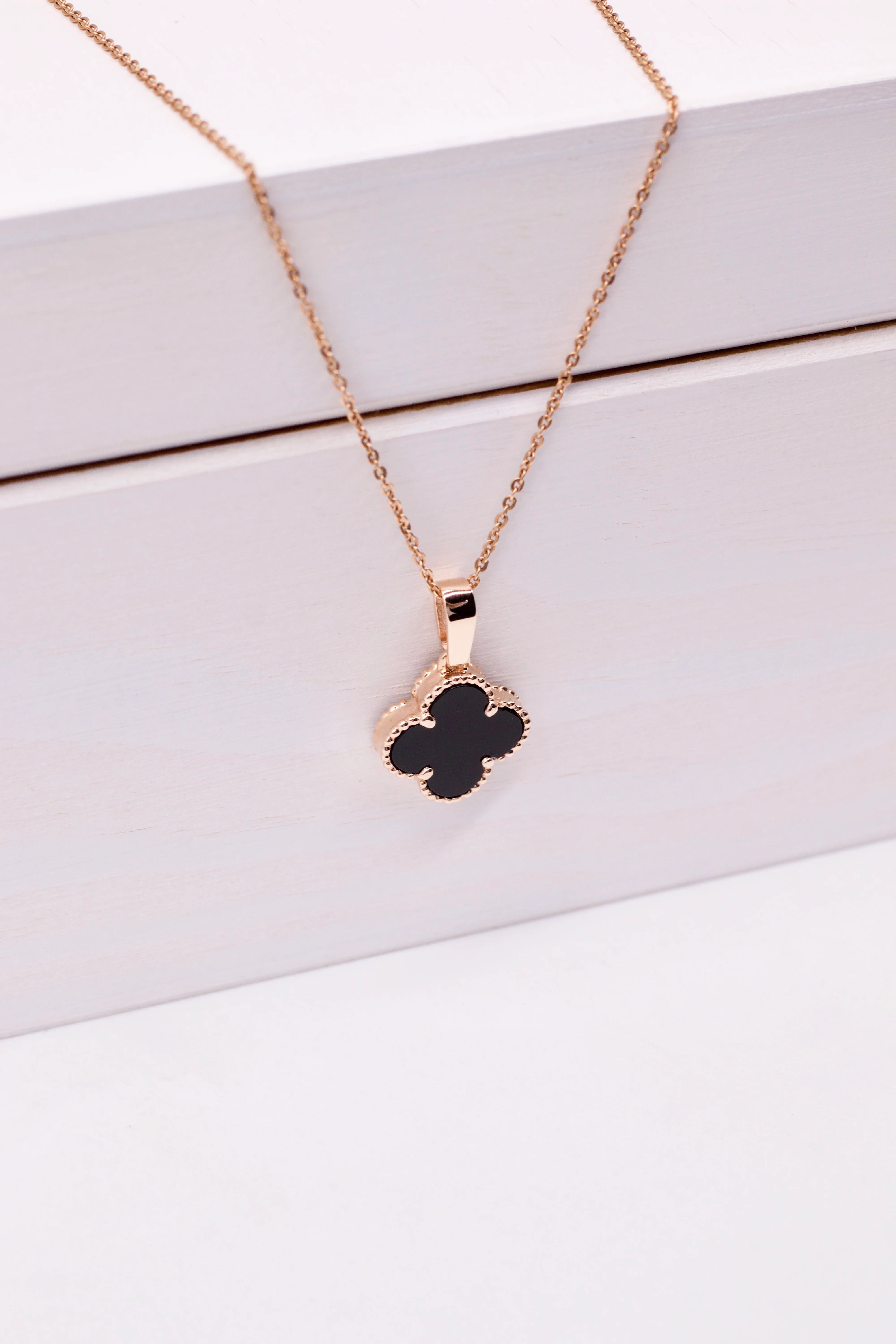 Clover Pendant in 14K/585 Rose Gold with Onyx - Image 4