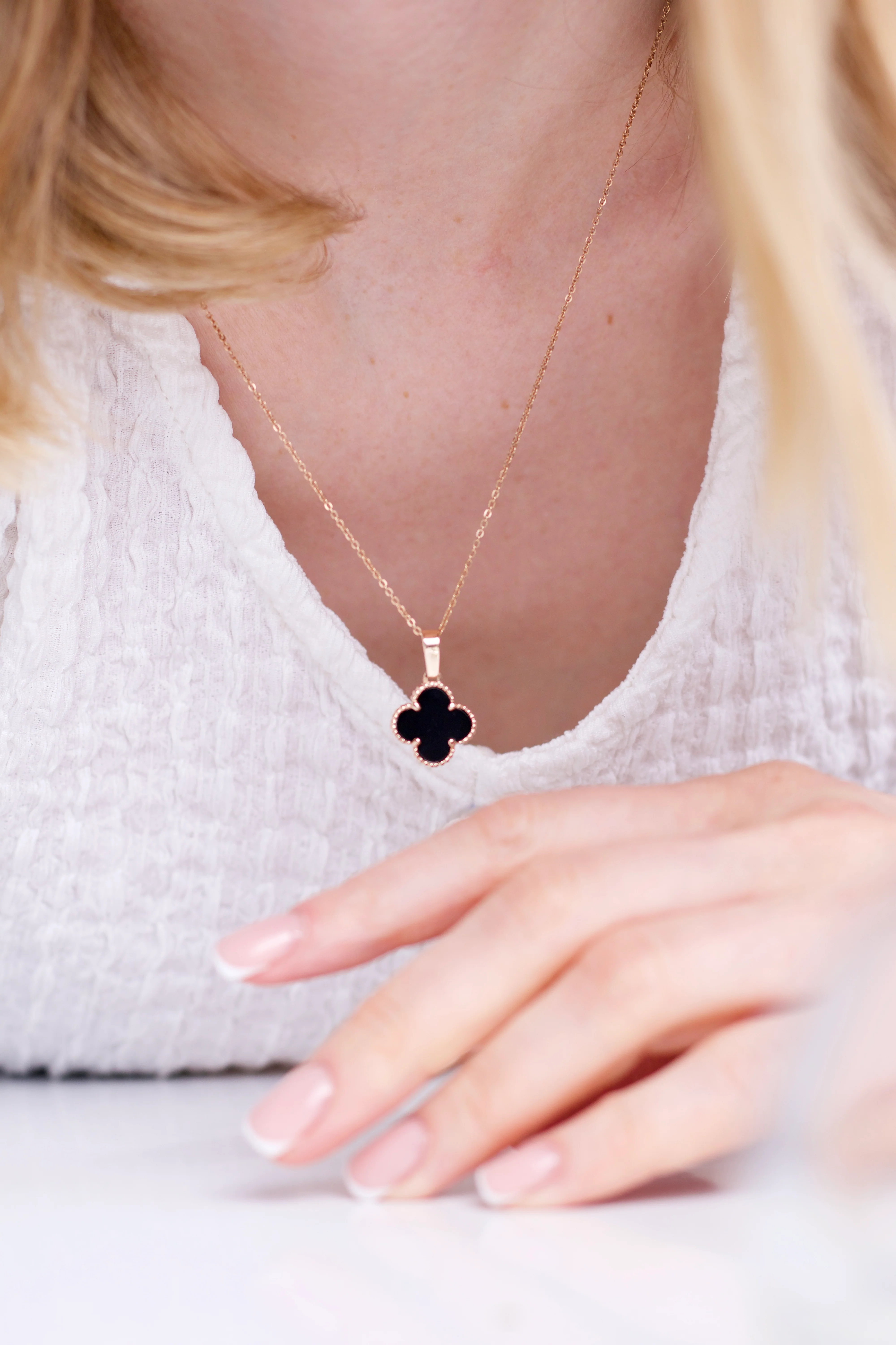 Clover Pendant in 14K/585 Rose Gold with Onyx - Image 8