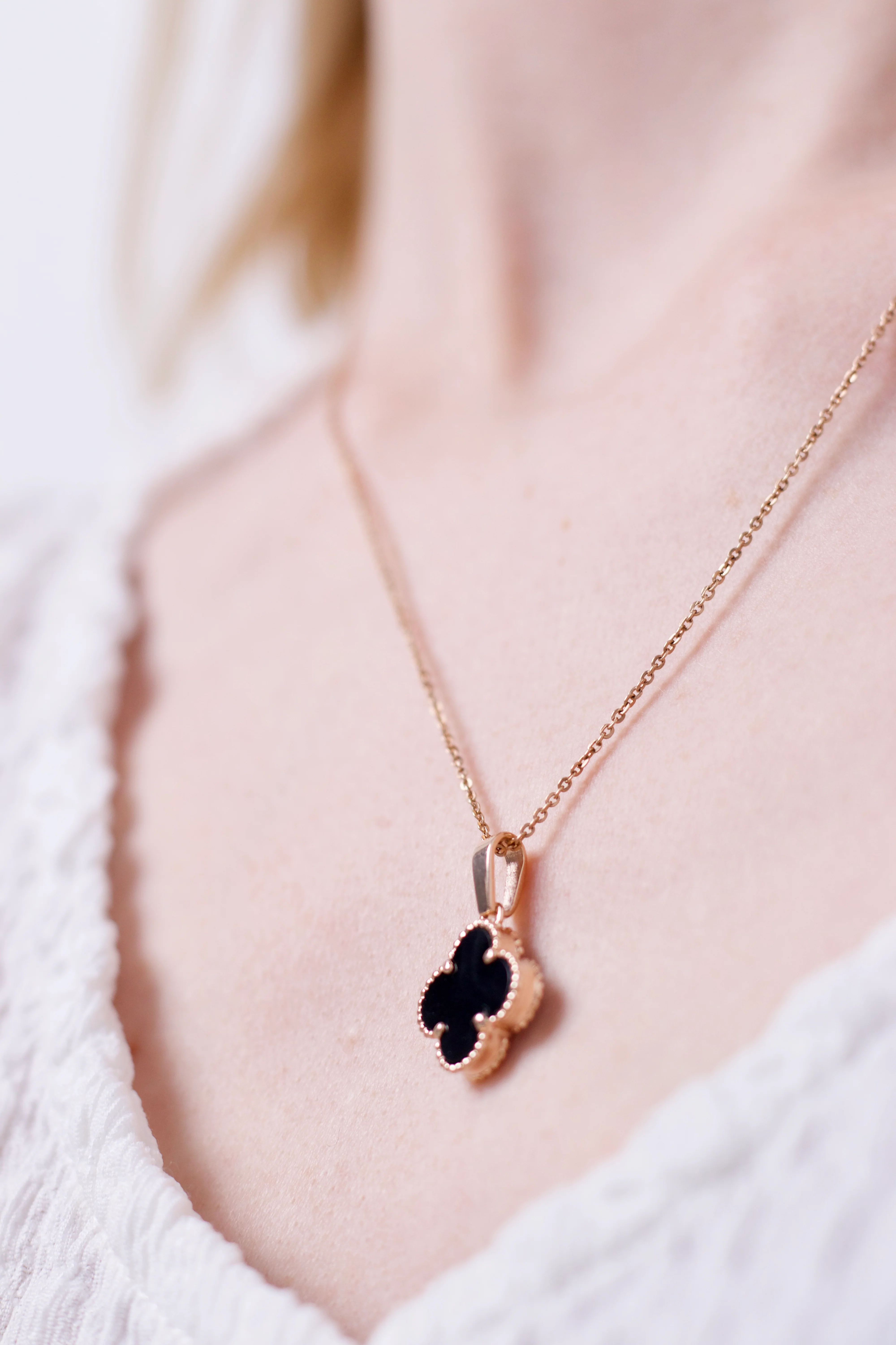 Clover Pendant in 14K/585 Rose Gold with Onyx - Image 9