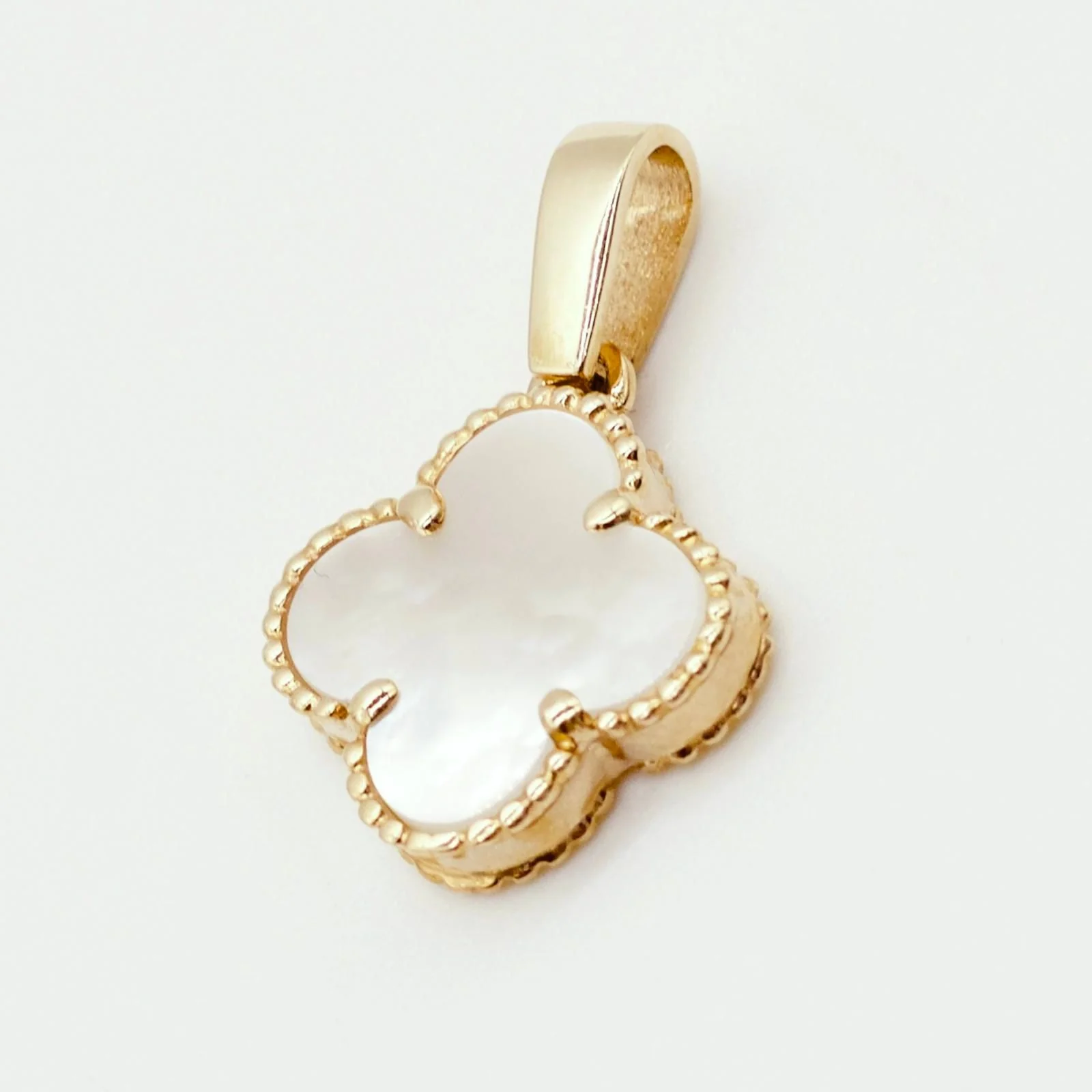Clover Pendant in 14K/585 Yellow Gold with Mother of Pearl - Image 2