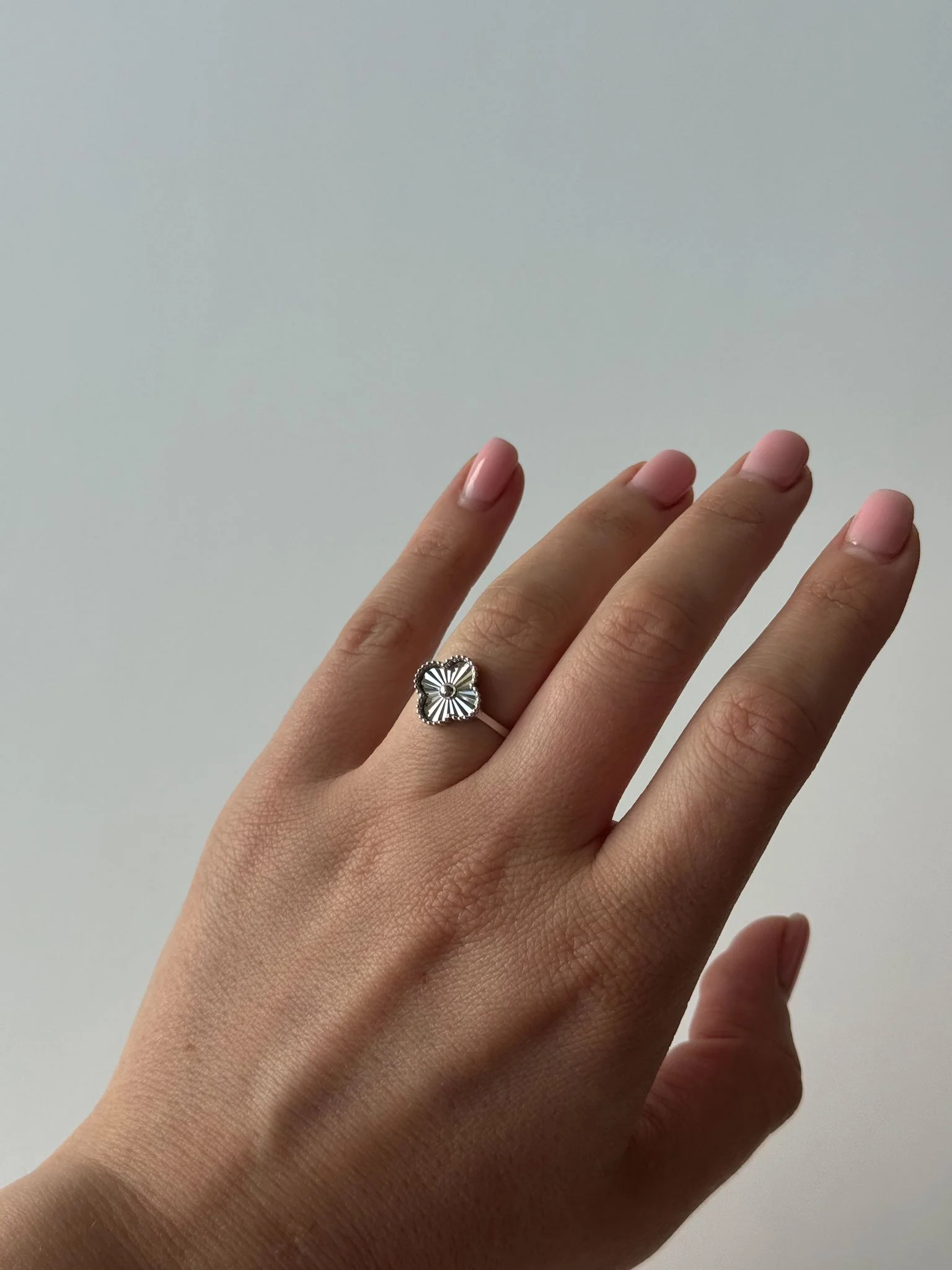 Clover Ring in 14K/585 White Gold - Image 2