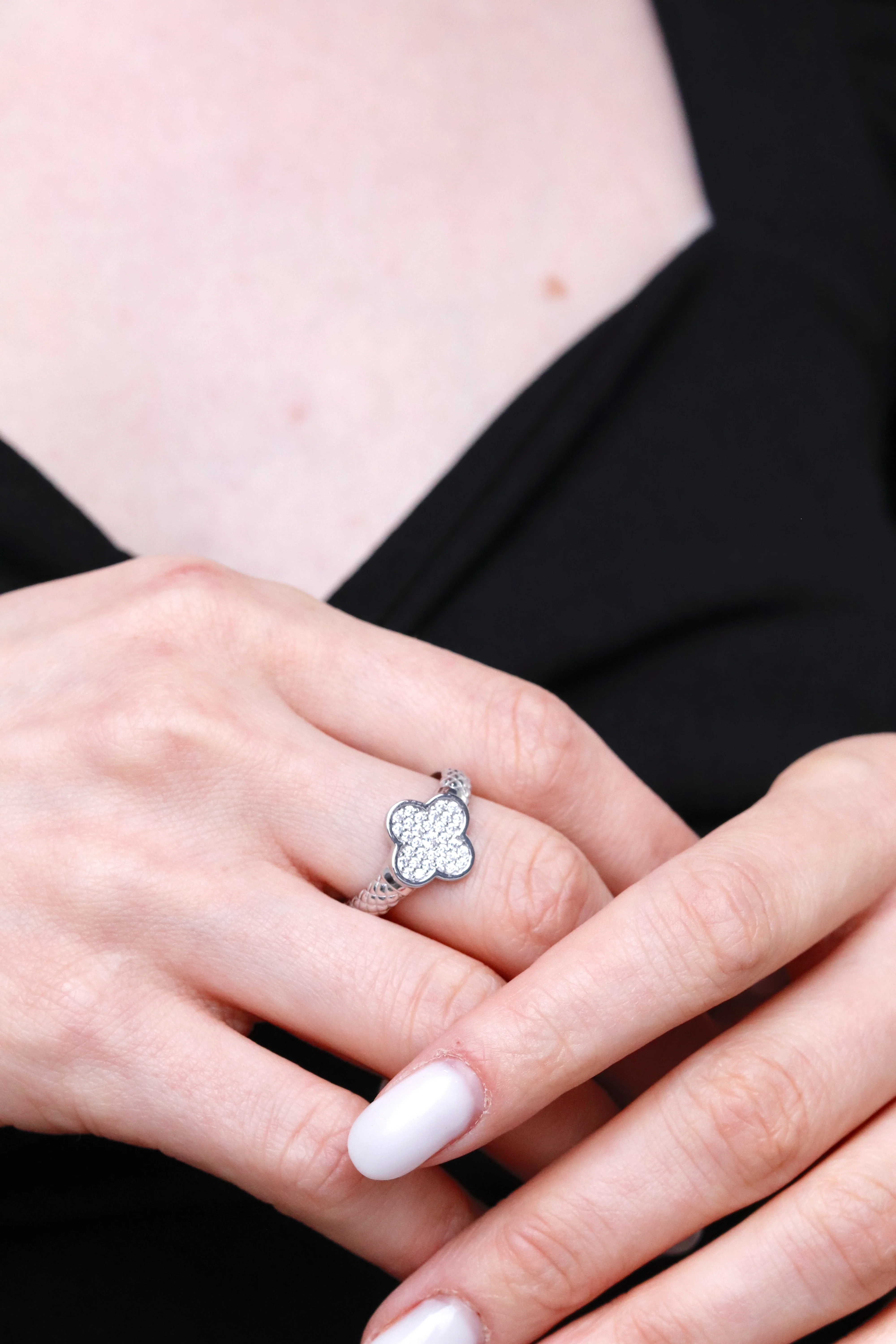 Clover Ring in 14K/585 White Gold with Cubic Zirconia - Image 2