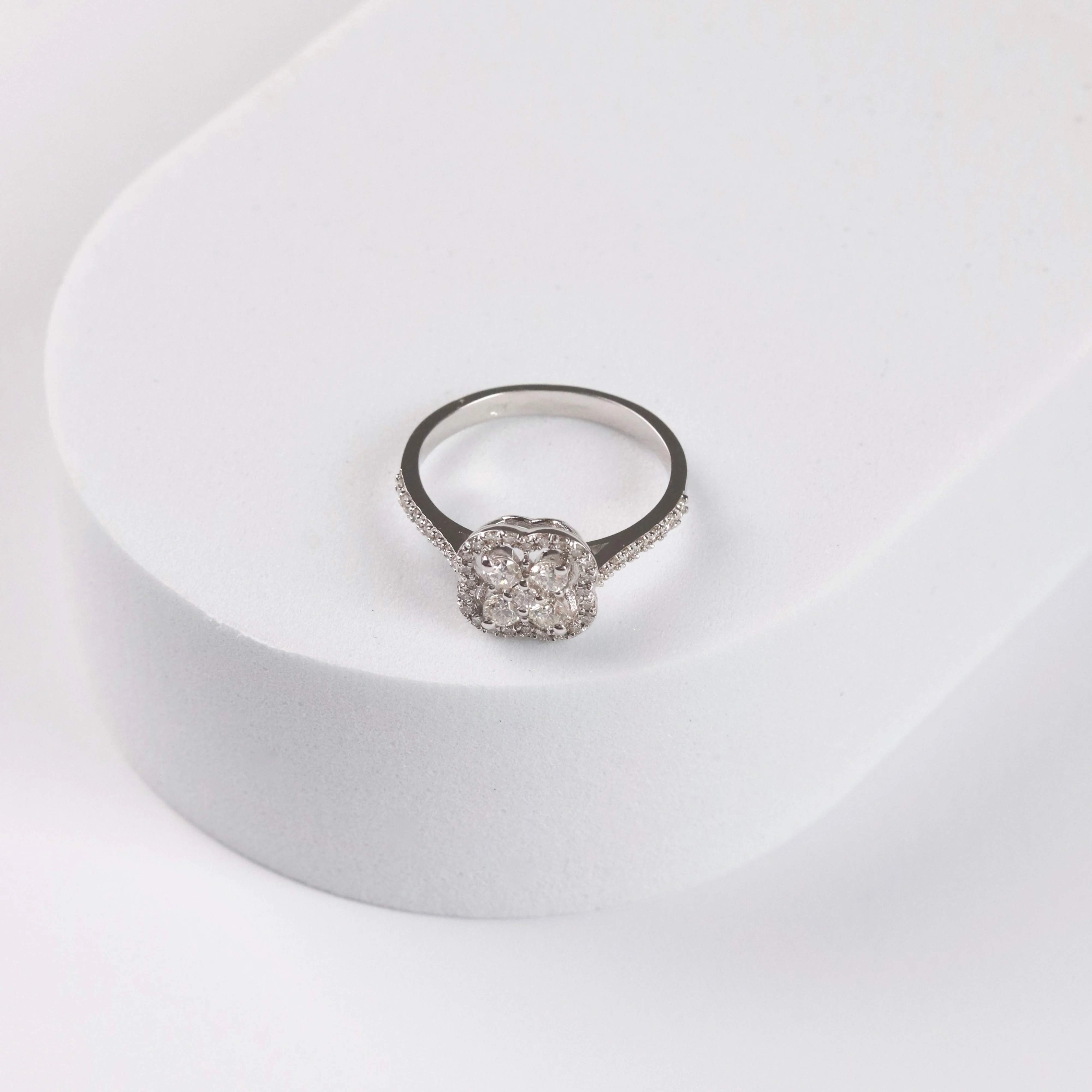 Clover Ring in 14K/585 White Gold with Diamonds - Image 3