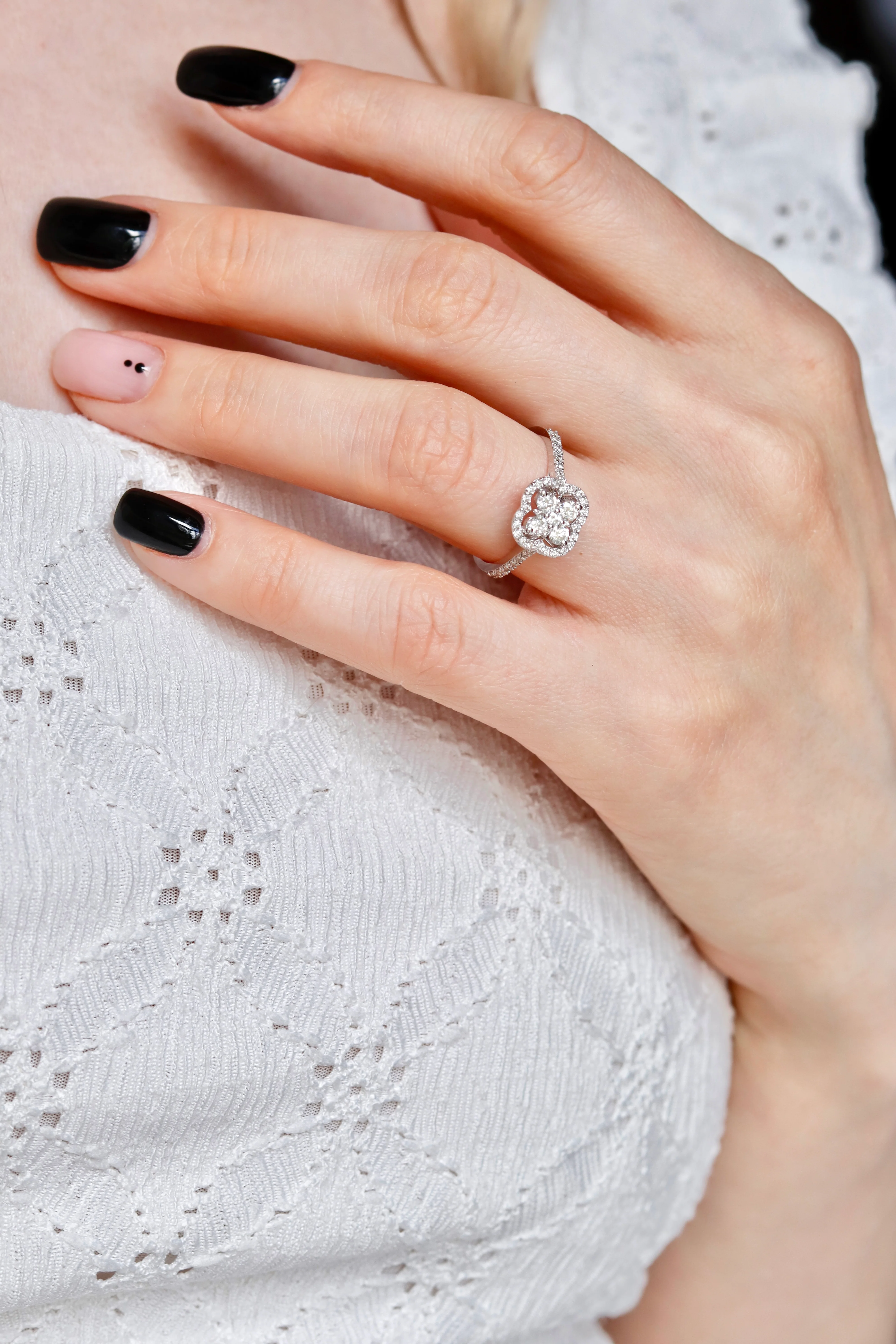 Clover Ring in 14K/585 White Gold with Diamonds - Image 6
