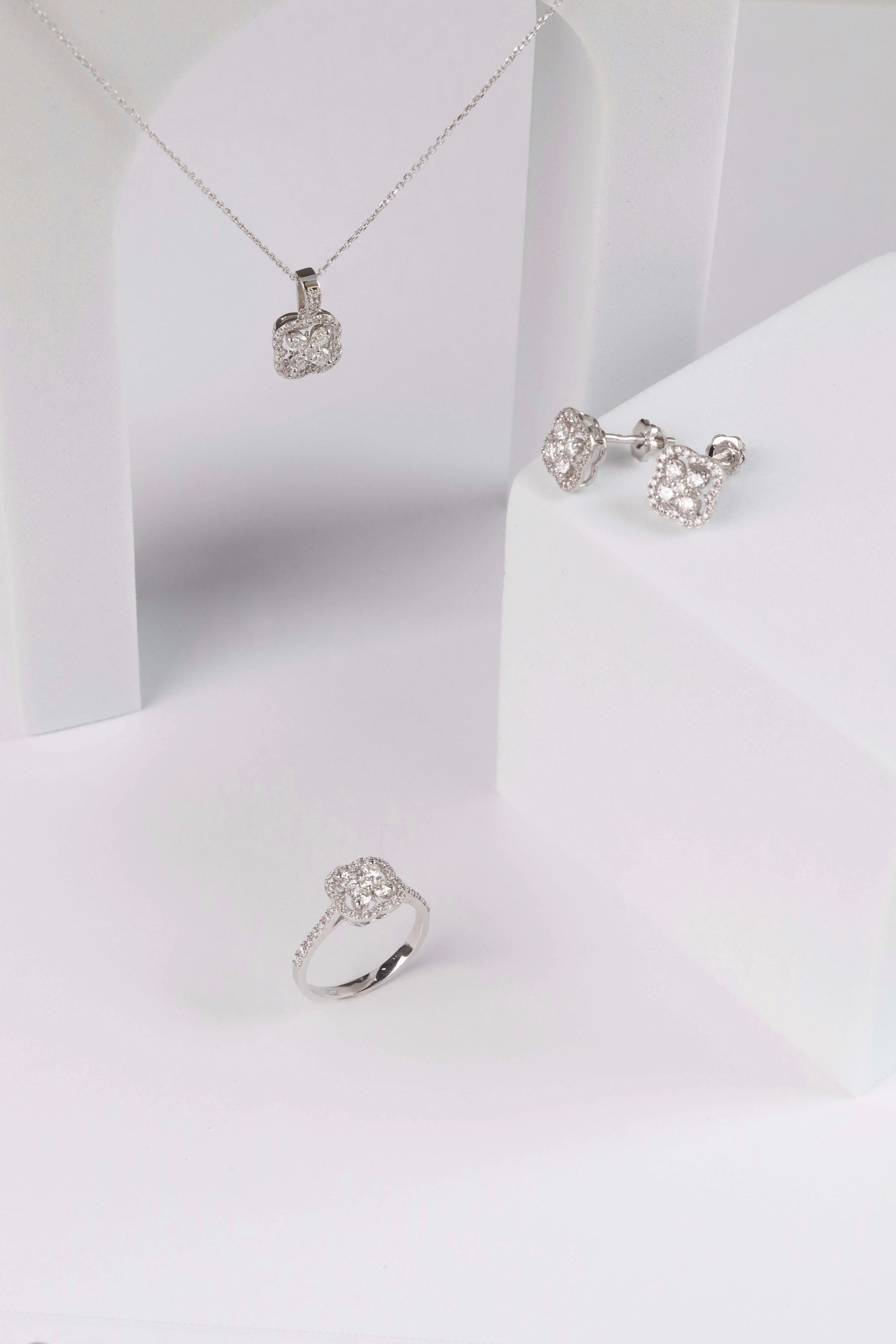 Clover Ring in 14K/585 White Gold with Diamonds - Image 7