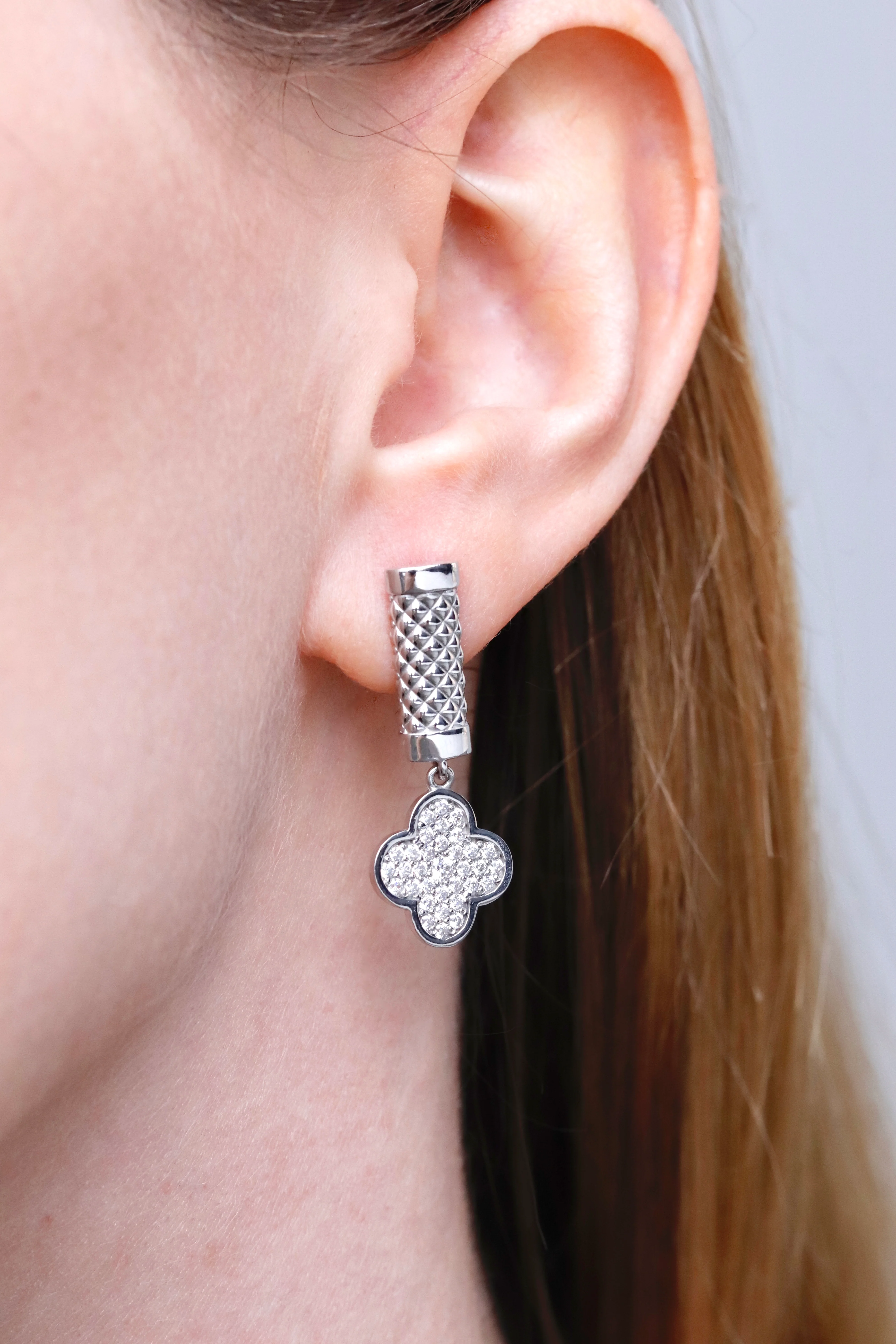 Drop Clover Earrings in 14K/585 White Gold with Cubic Zirconia - Image 2