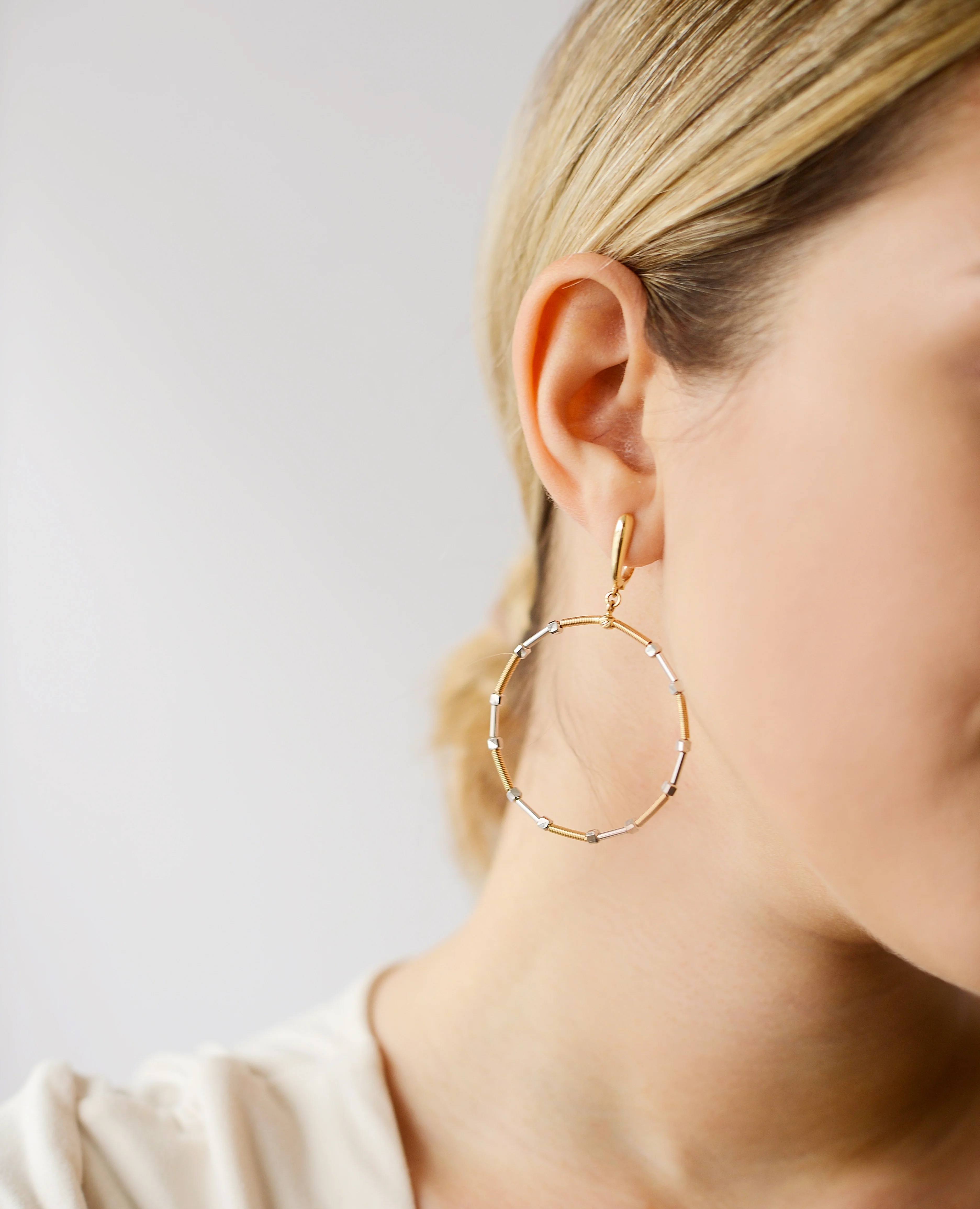 Drop Earrings in 14K/585 Yellow Gold with 14K/585 White Gold Details - Image 2