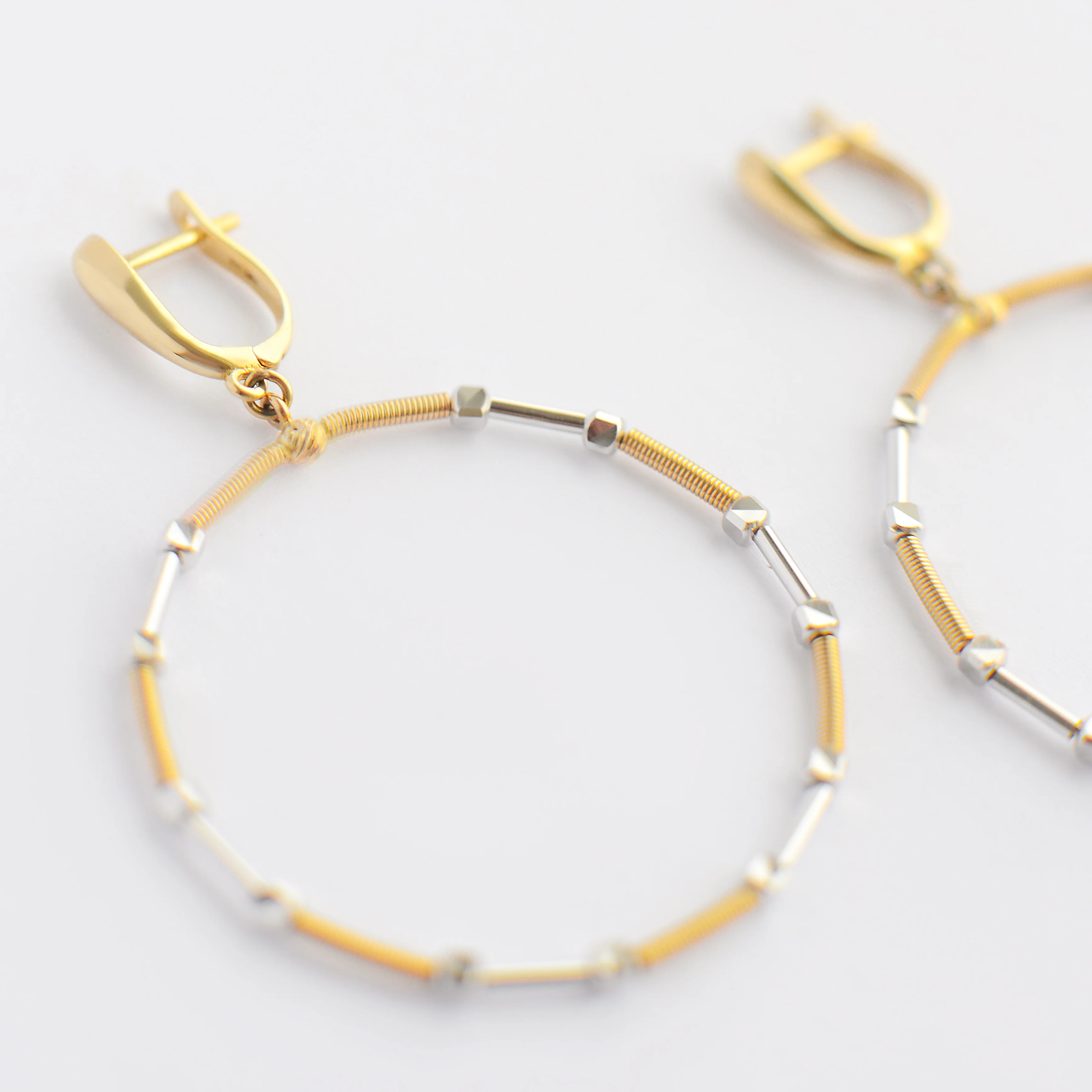 Drop Earrings in 14K/585 Yellow Gold with 14K/585 White Gold Details - Image 3