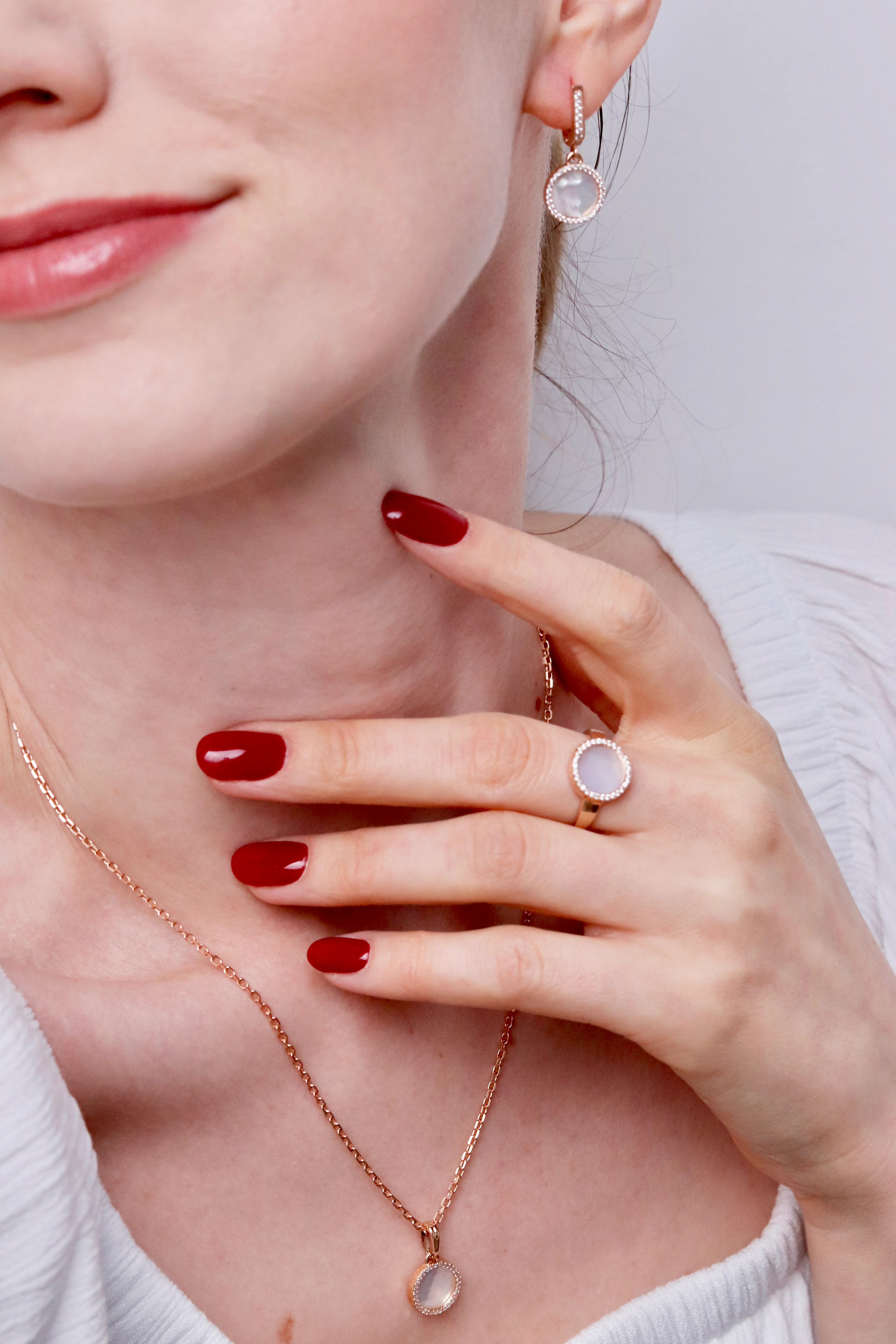 Drop Earrings in 14K/585 Rose Gold with Mother of Pearl and Cubic Zirconia - Image 4