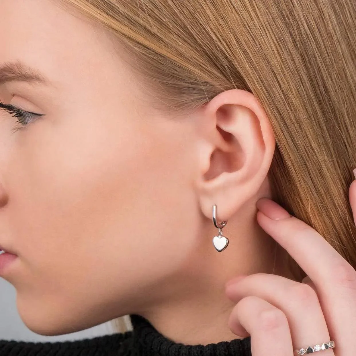 Drop Heart Earrings in 14K/585 White Gold - Image 3