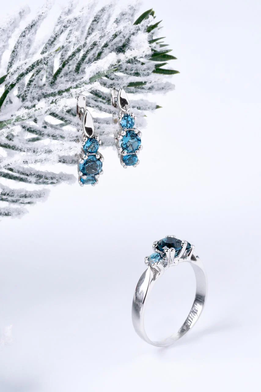 Lever Back Earrings with London Topazes in 14K/585 White Gold - Image 5