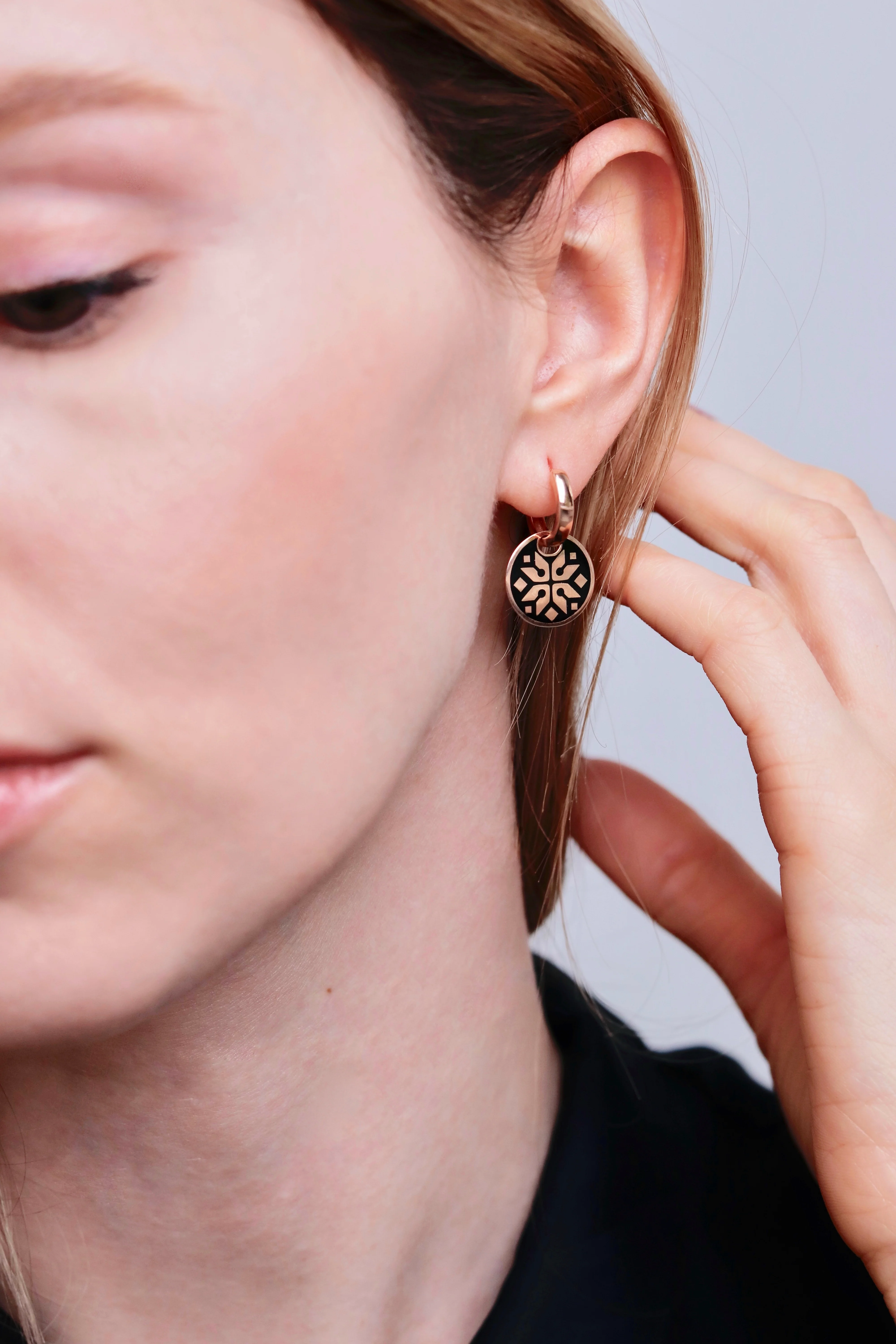 Handcrafted Vyshyvanka Drop Earrings in 14K/585 Rose Gold with Enamel - Image 4