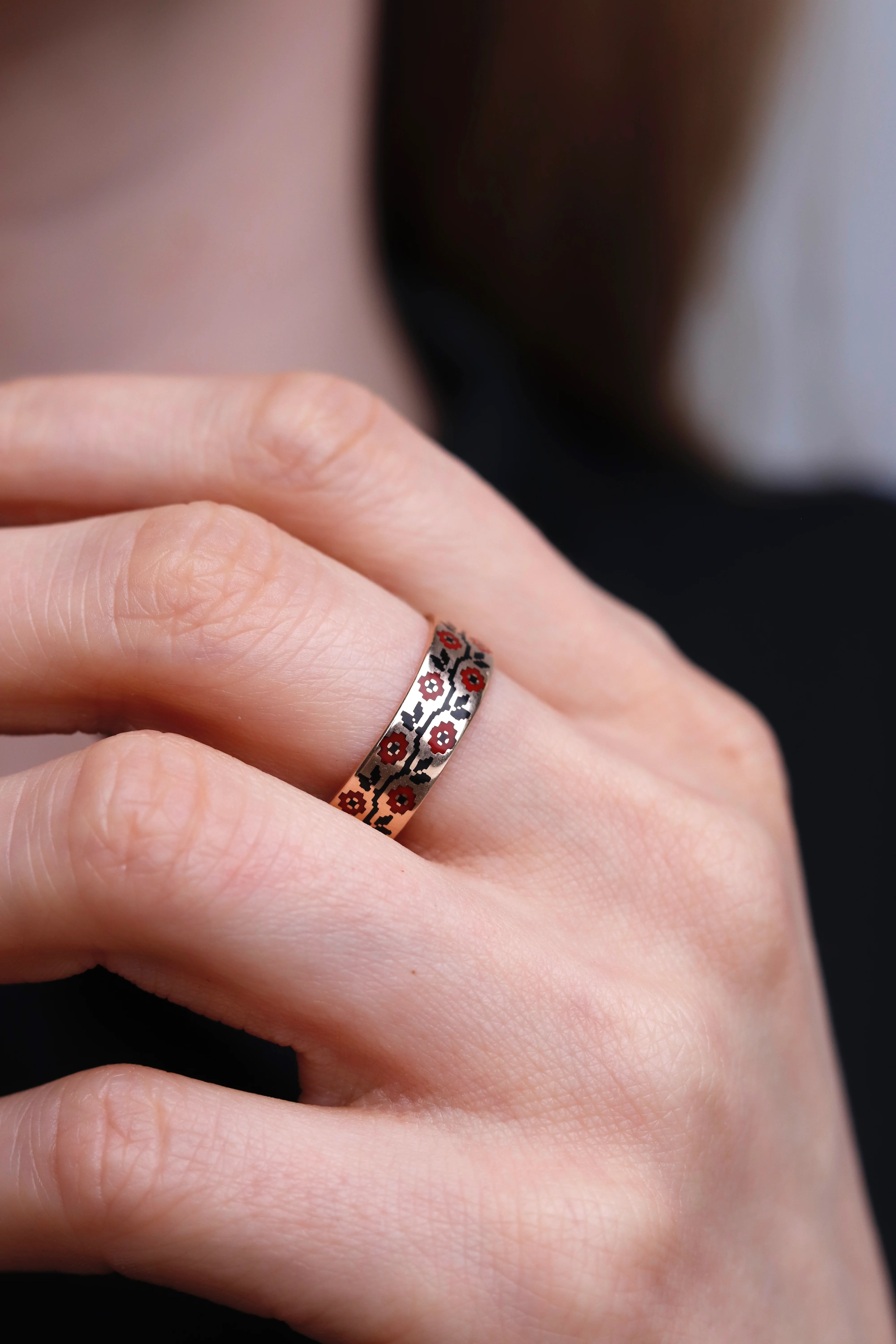 Handcrafted Vyshyvanka Ring in 14K/585 Rose Gold with Enamel - Image 2