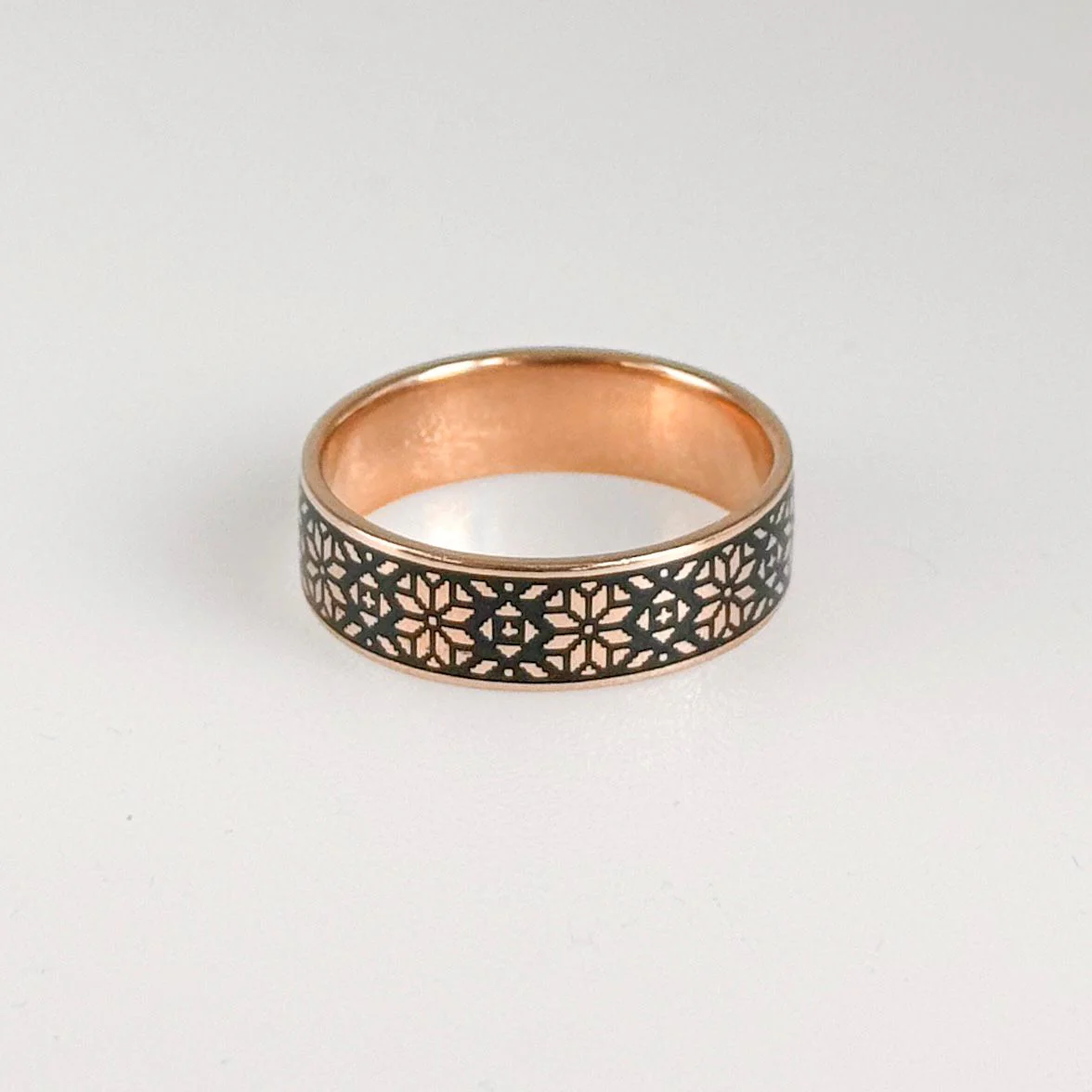Handcrafted Vyshyvanka Ring in 14K/585 Rose Gold with Enamel - Image 2
