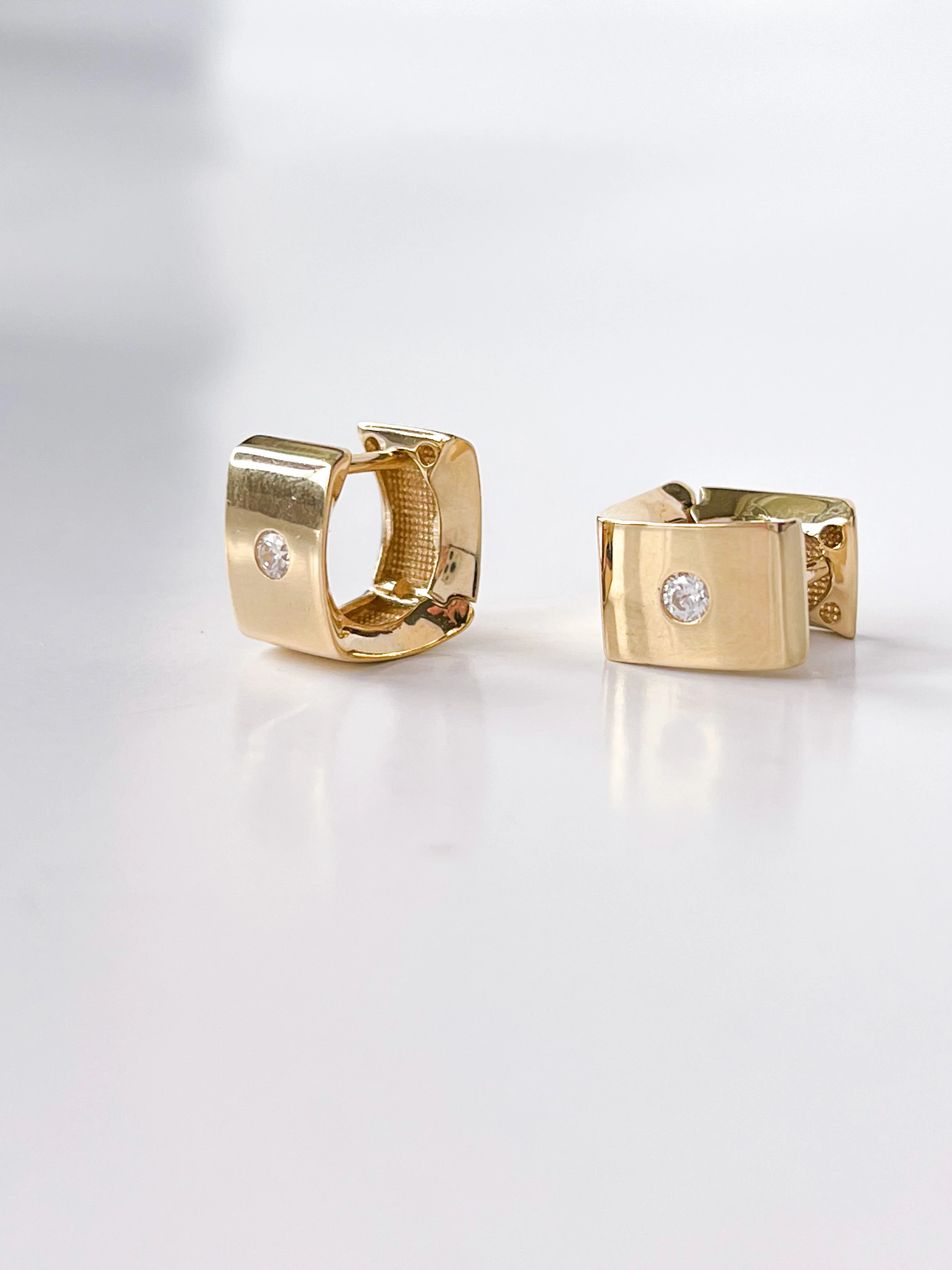 Hoop Earring in 14K/585 Yellow Gold with Cubic Zirconia - Image 3