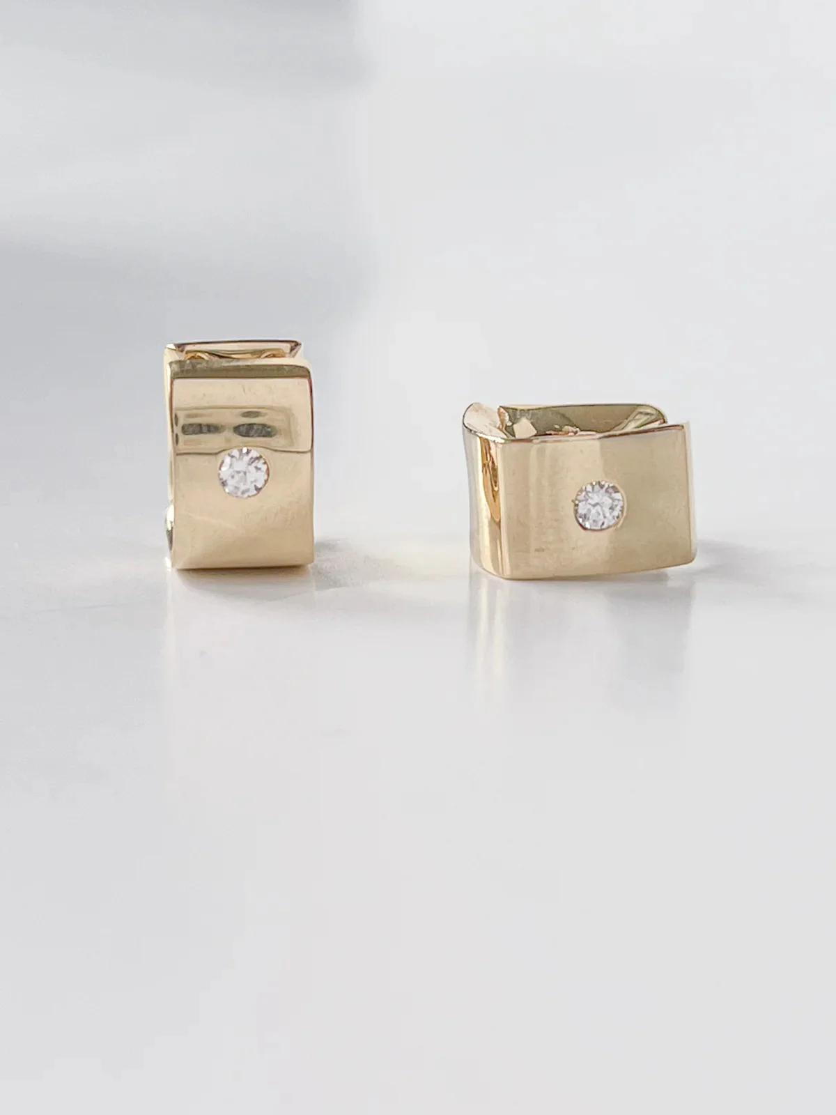 Hoop Earring in 14K/585 Yellow Gold with Cubic Zirconia - Image 5