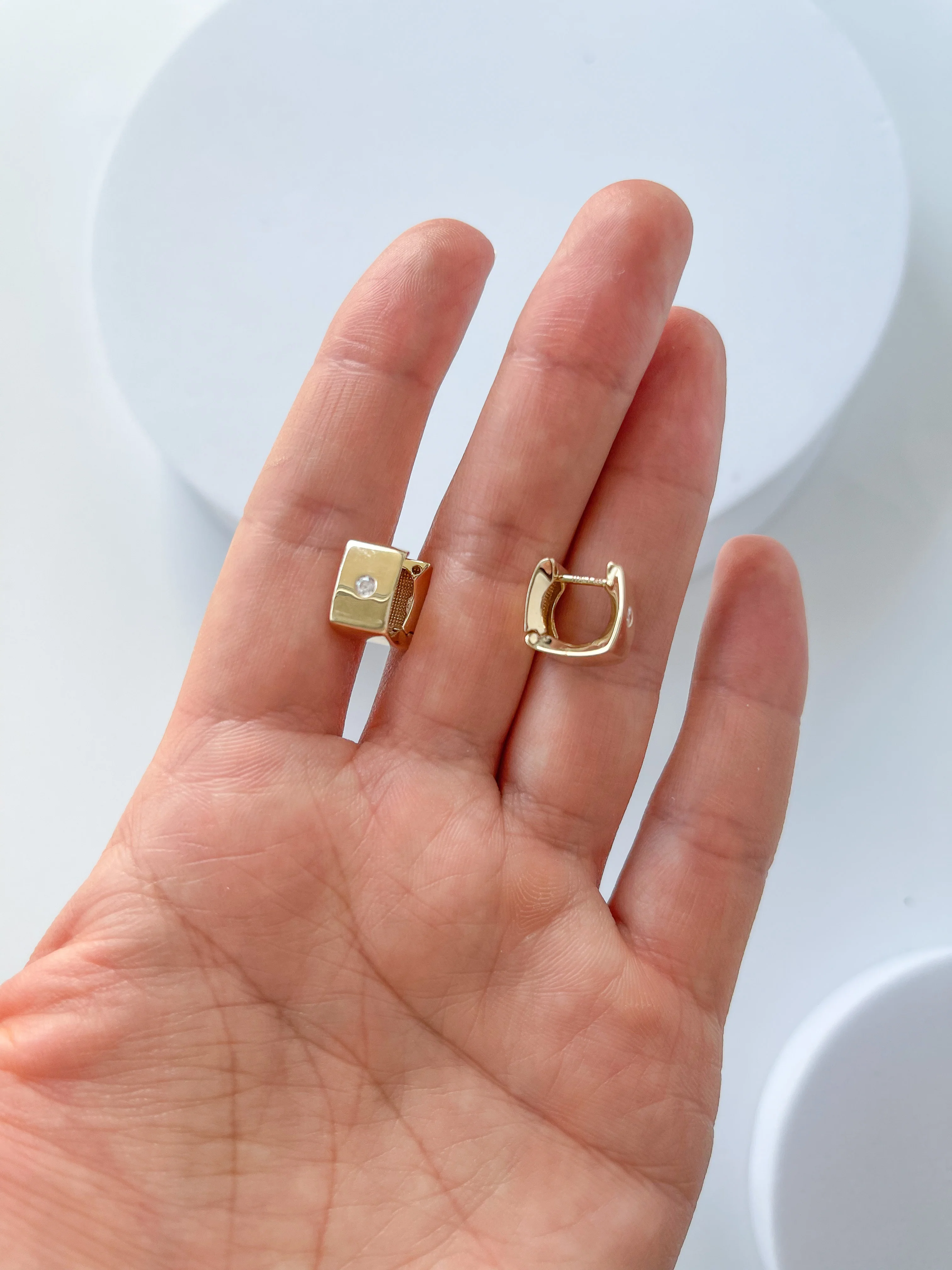 Hoop Earring in 14K/585 Yellow Gold with Cubic Zirconia - Image 7