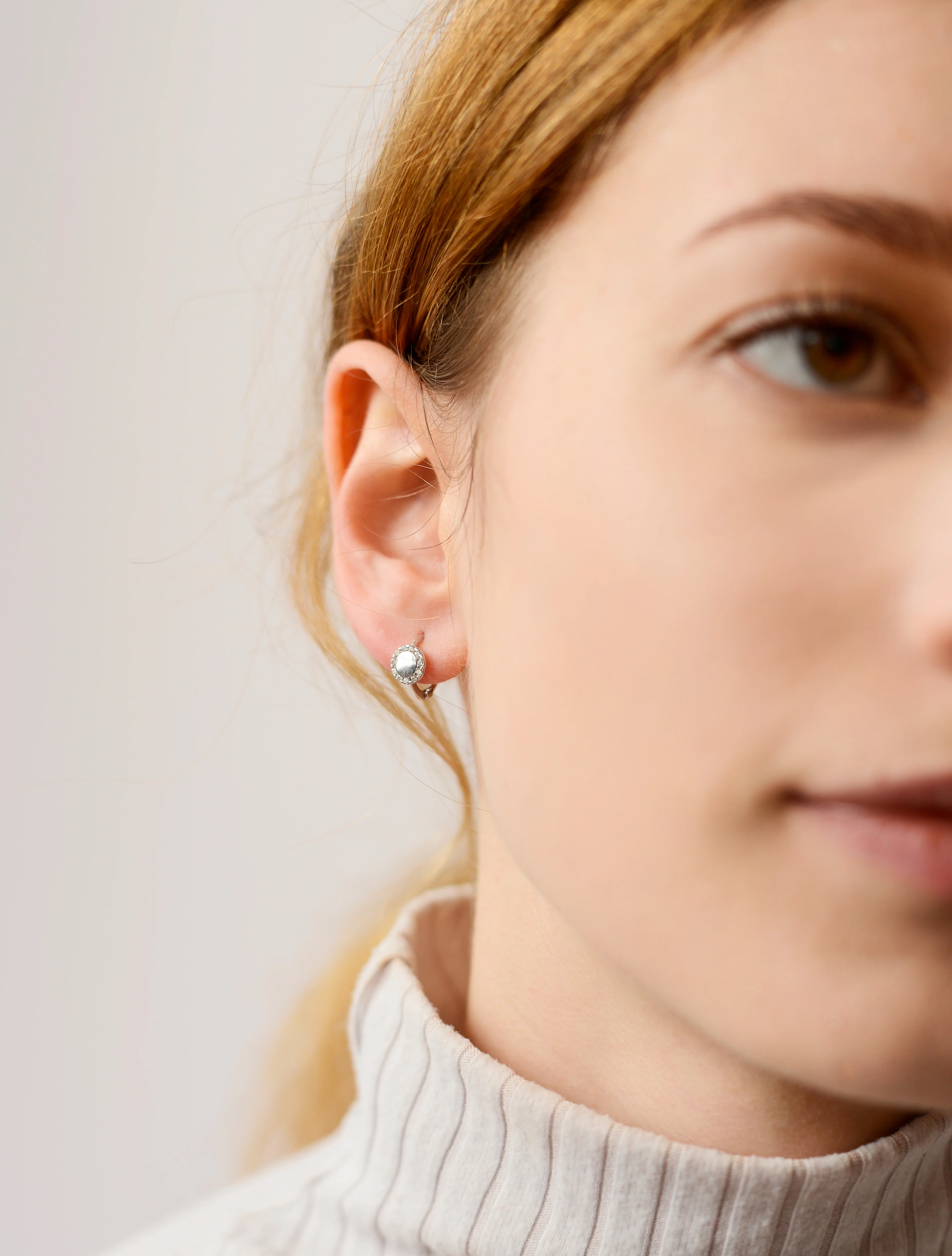 Hoop Earrings in 14K/585 White Gold with Cubic Zirconia - Image 4