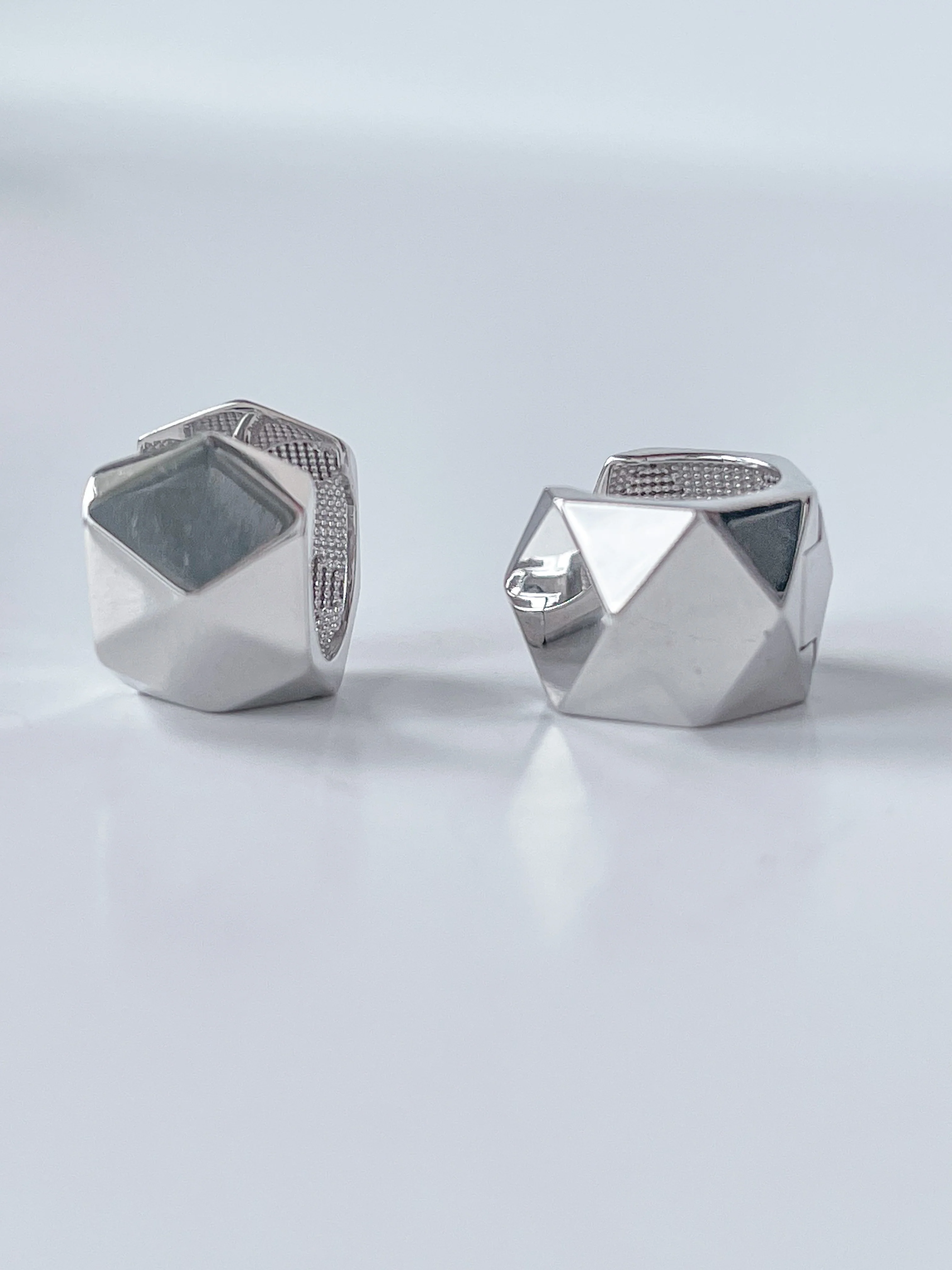 Hoop Earrings in 14K/585 White Gold - Image 3